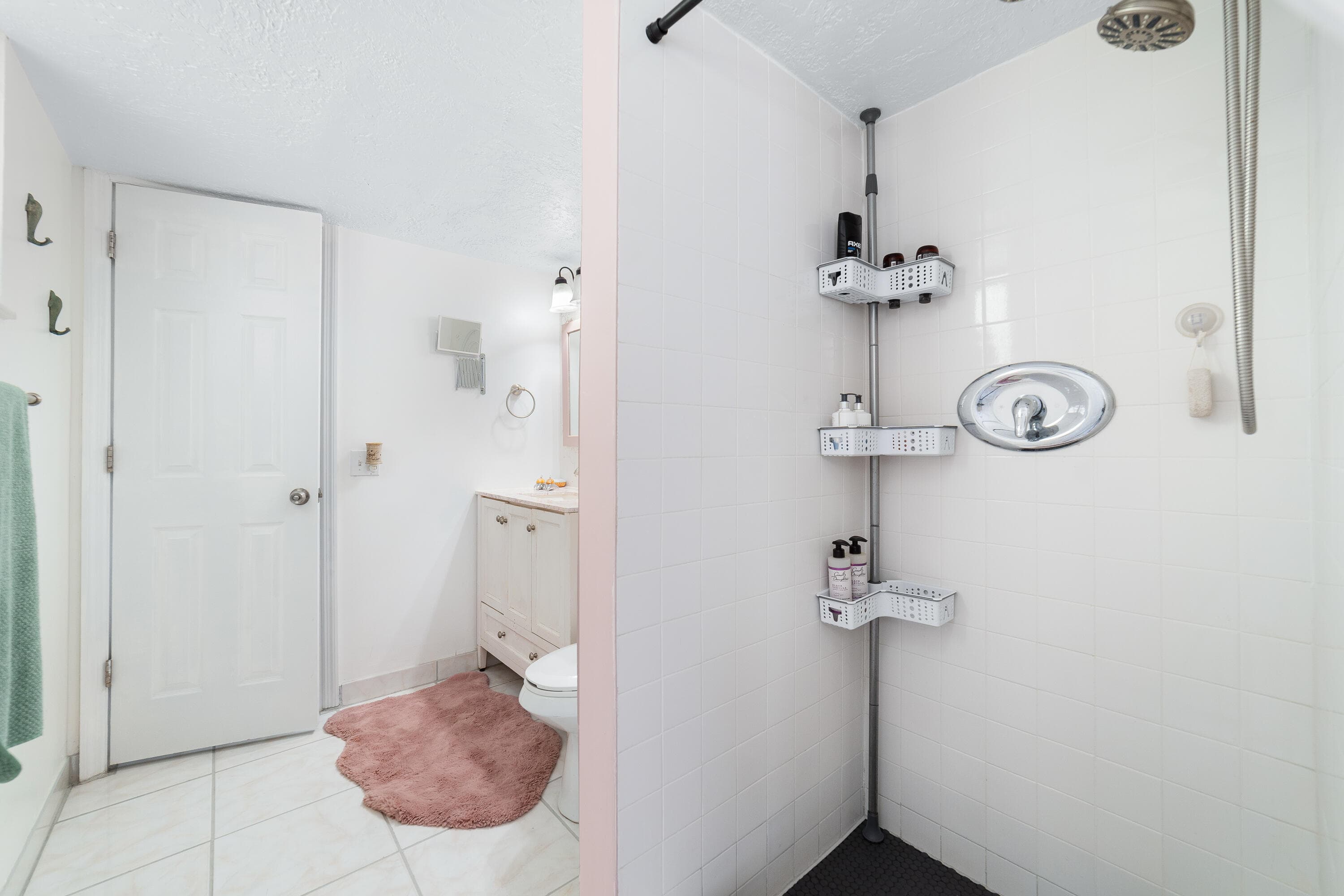 1351 NE 40th Place, Oakland Park, FL 33334 — photo 17 of 45