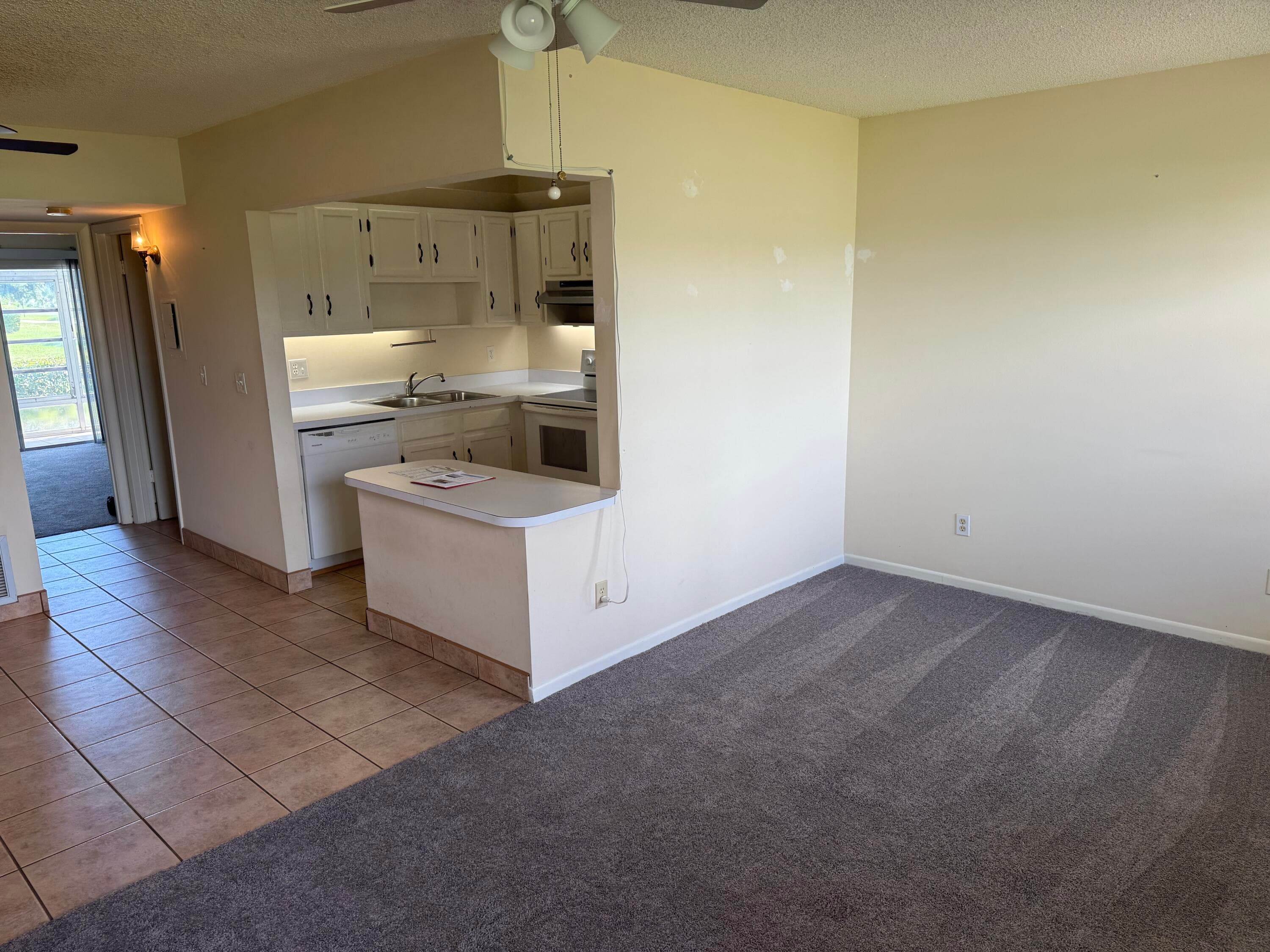 76 Royal Oak Drive 104, Vero Beach, FL 32962 — photo 5 of 39