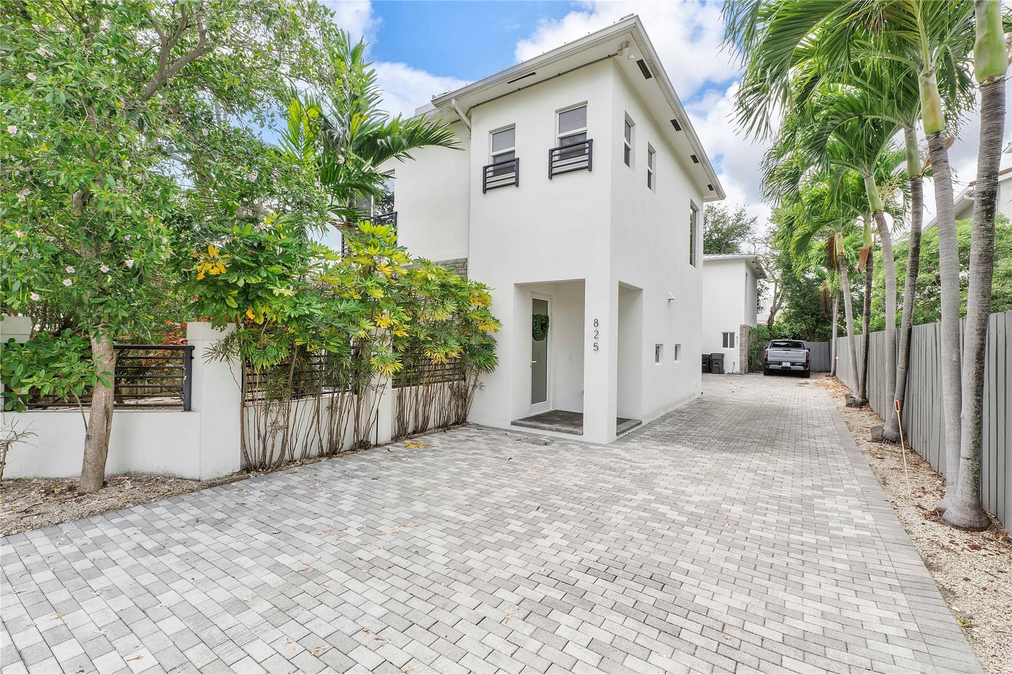825 NE 17th Way, Fort Lauderdale, FL 33304 — photo 1 of 30