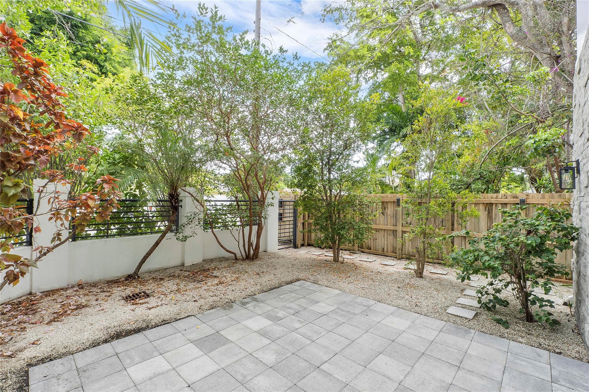 825 NE 17th Way, Fort Lauderdale, FL 33304 — photo 25 of 30