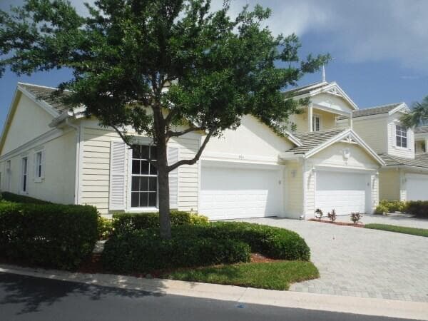 906 Mariner Bay Boulevard, Fort Pierce, FL 34949 — photo 2 of 47