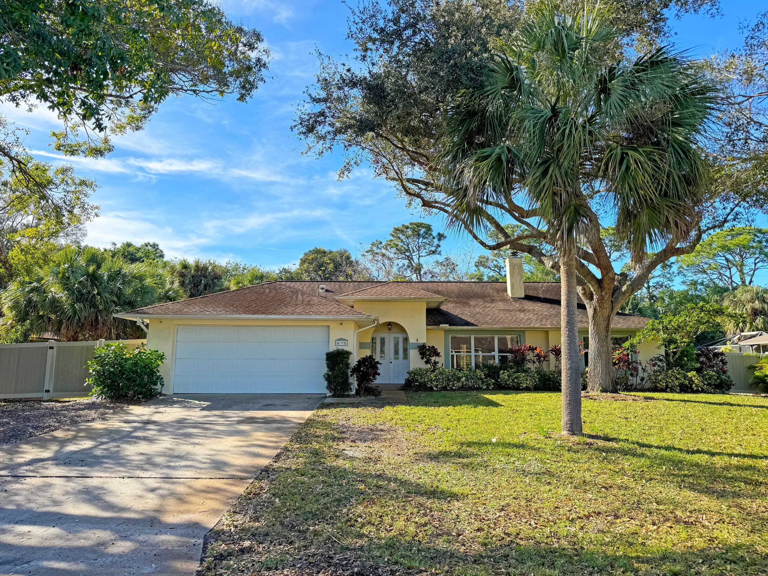 495 11th Court, Vero Beach, FL 32962 — photo 1 of 12