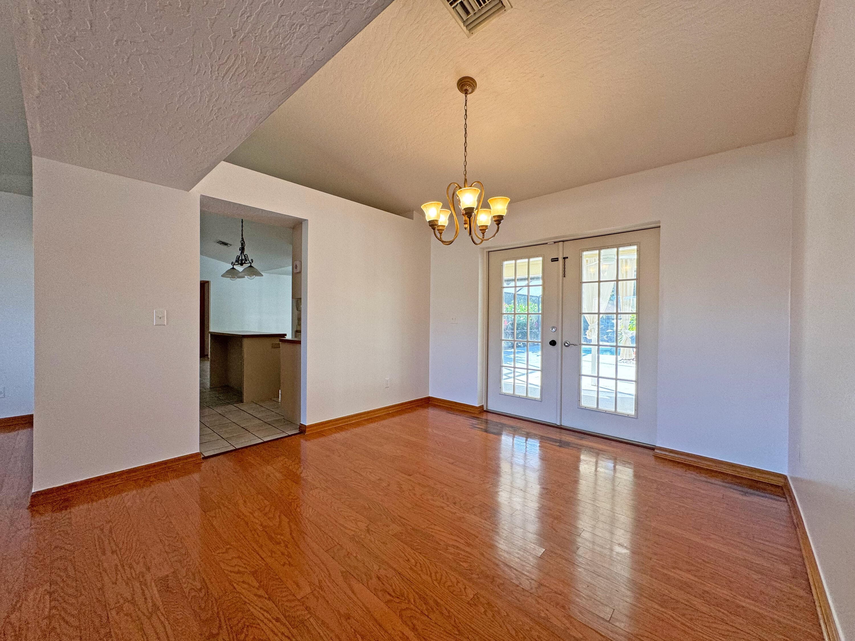 495 11th Court, Vero Beach, FL 32962 — photo 4 of 12