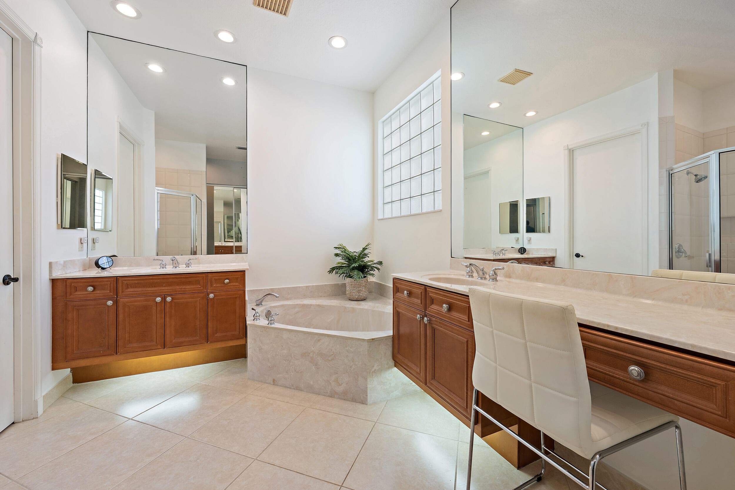 141 Sedona Way, Palm Beach Gardens, FL 33418 — photo 19 of 38