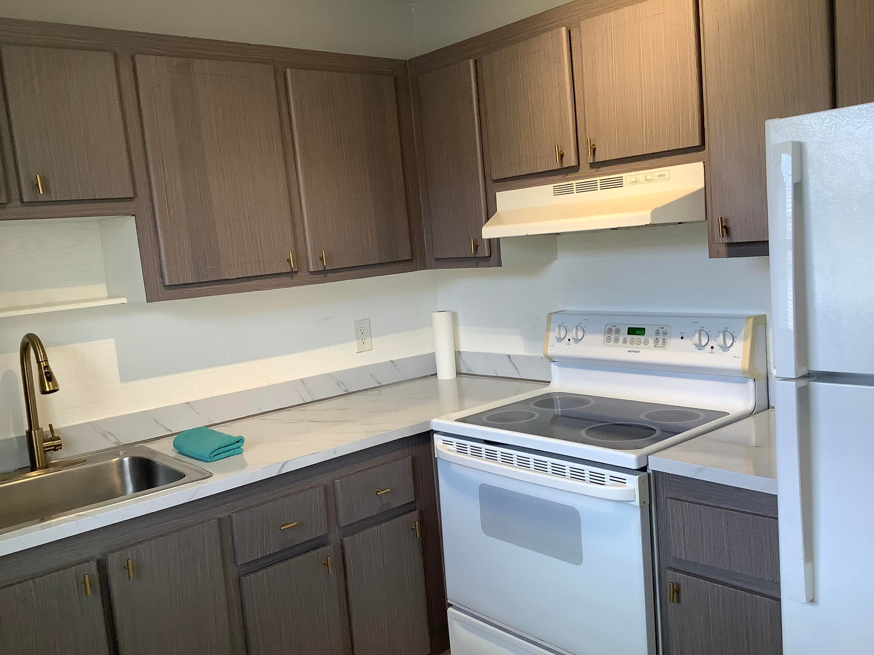 189 Saxony 189, Delray Beach, FL 33446 — photo 2 of 24