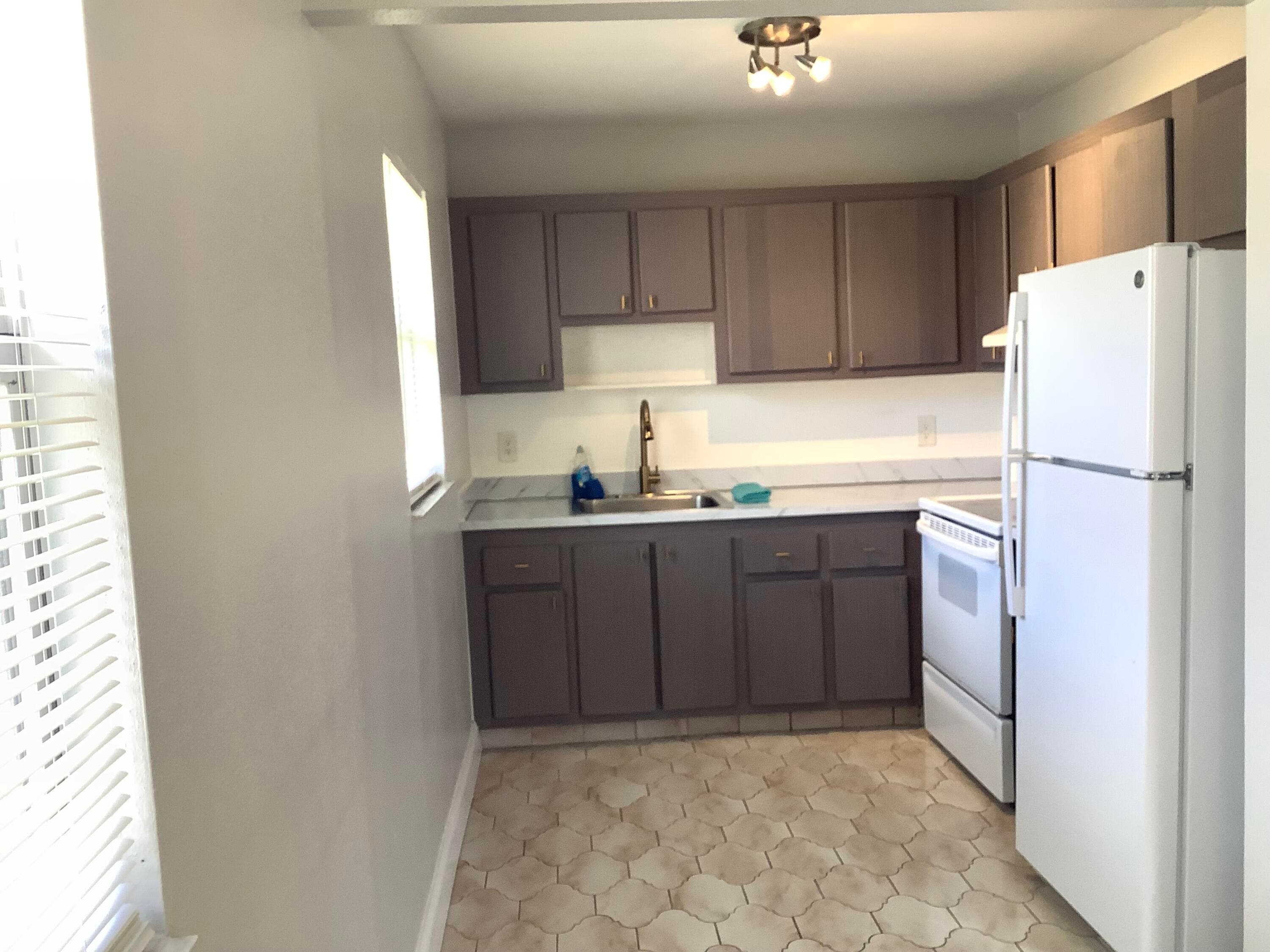 189 Saxony 189, Delray Beach, FL 33446 — photo 5 of 24