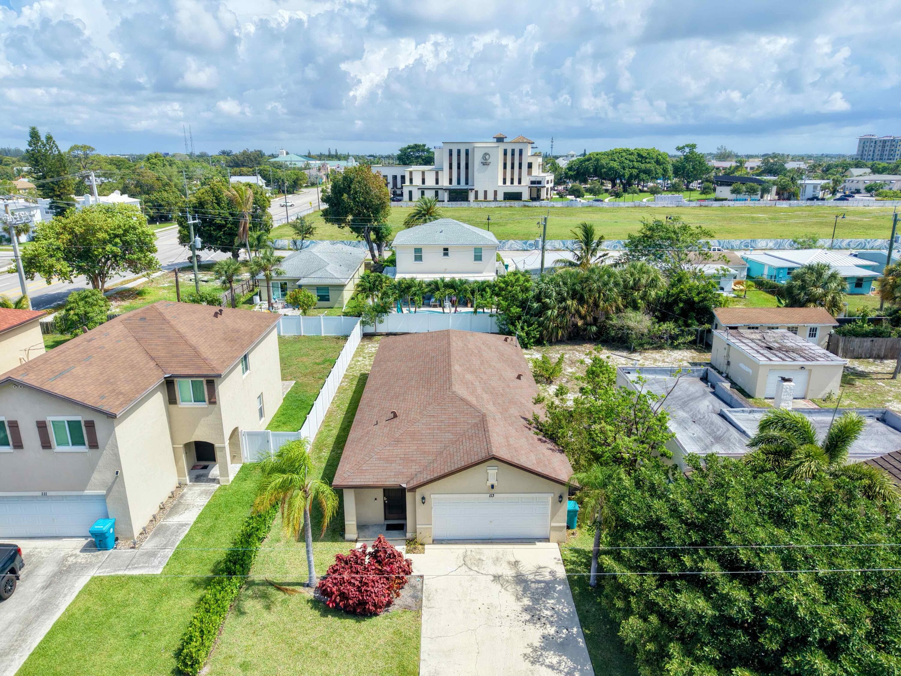 113 SE 3rd Avenue, Boynton Beach, FL 33435 — photo 2 of 27