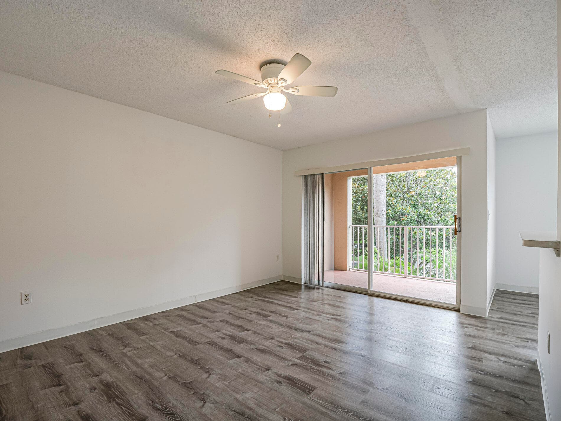 1670 N 42nd Circle 203, Vero Beach, FL 32967 — photo 5 of 36