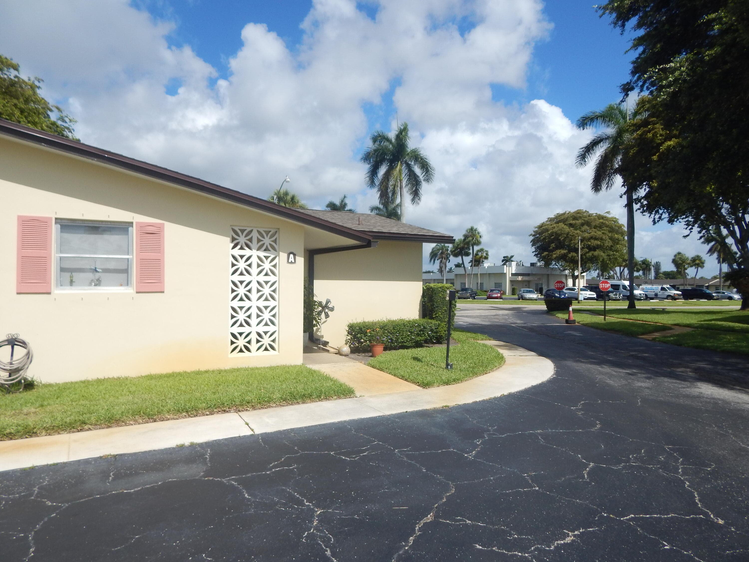 2930 E Ashley Dr Drive E B, West Palm Beach, FL 33415 — photo 2 of 17