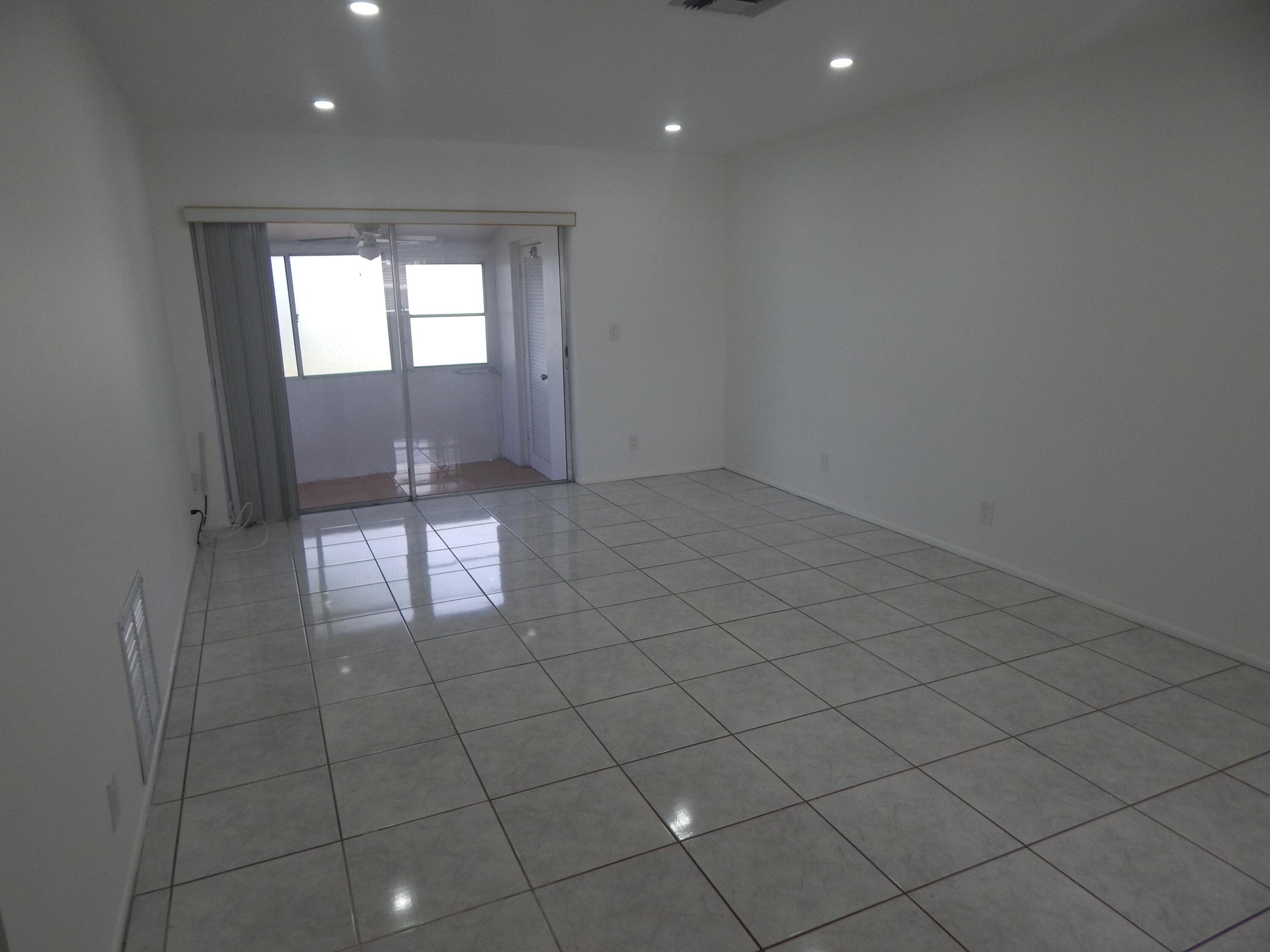 2930 E Ashley Dr Drive E B, West Palm Beach, FL 33415 — photo 5 of 17