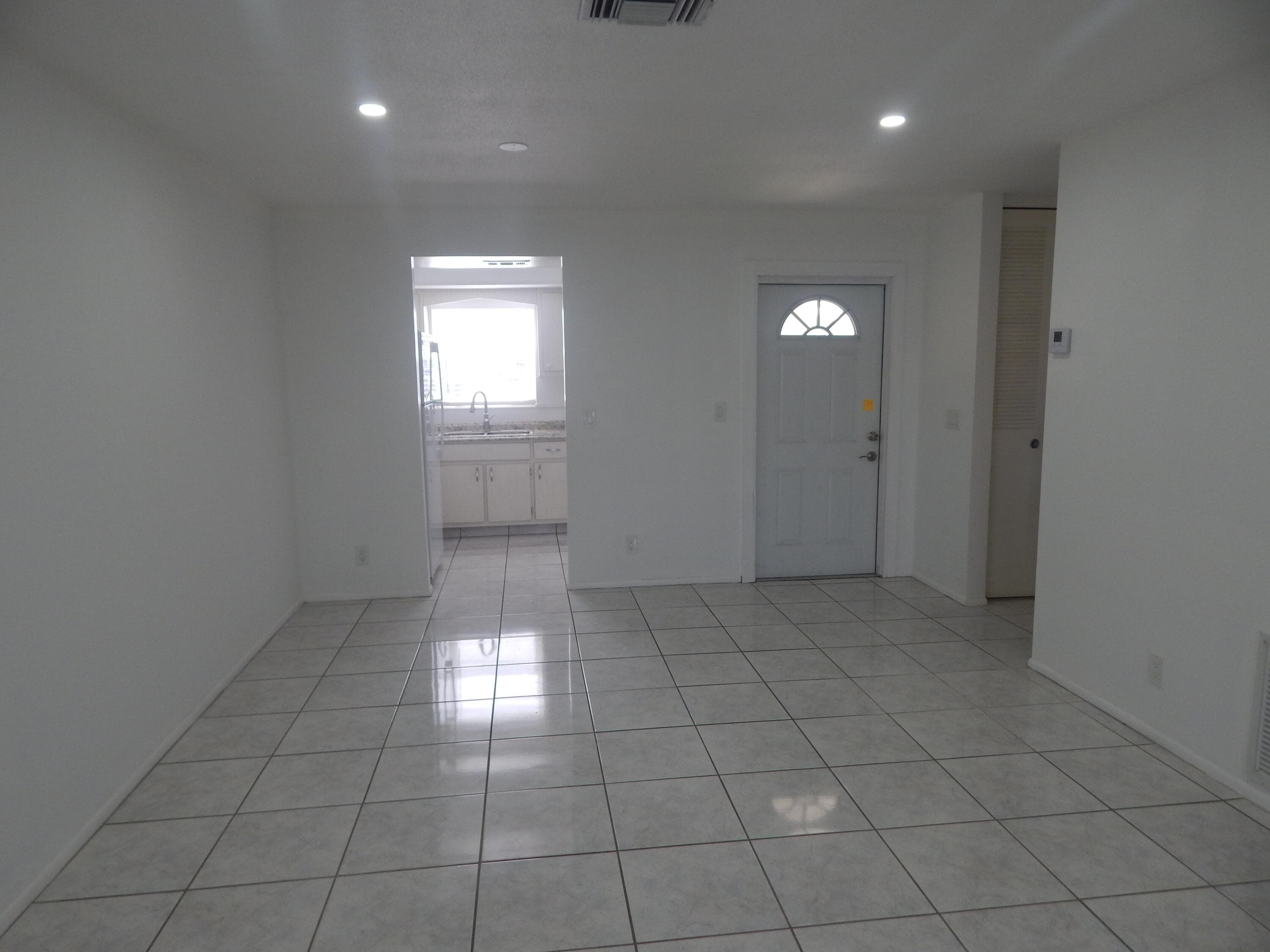 2930 E Ashley Dr Drive E B, West Palm Beach, FL 33415 — photo 6 of 17