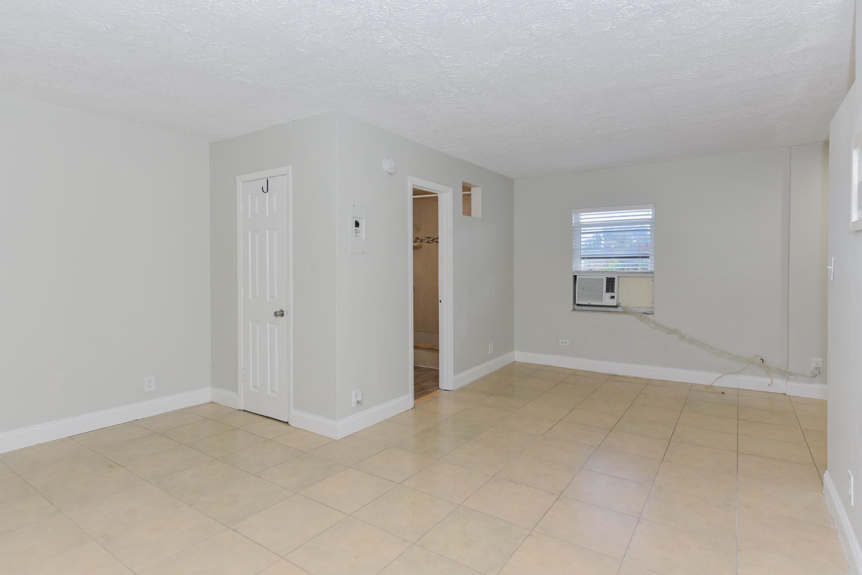 605 N Federal Highway 8, Lake Worth Beach, FL 33460 — photo 1 of 12