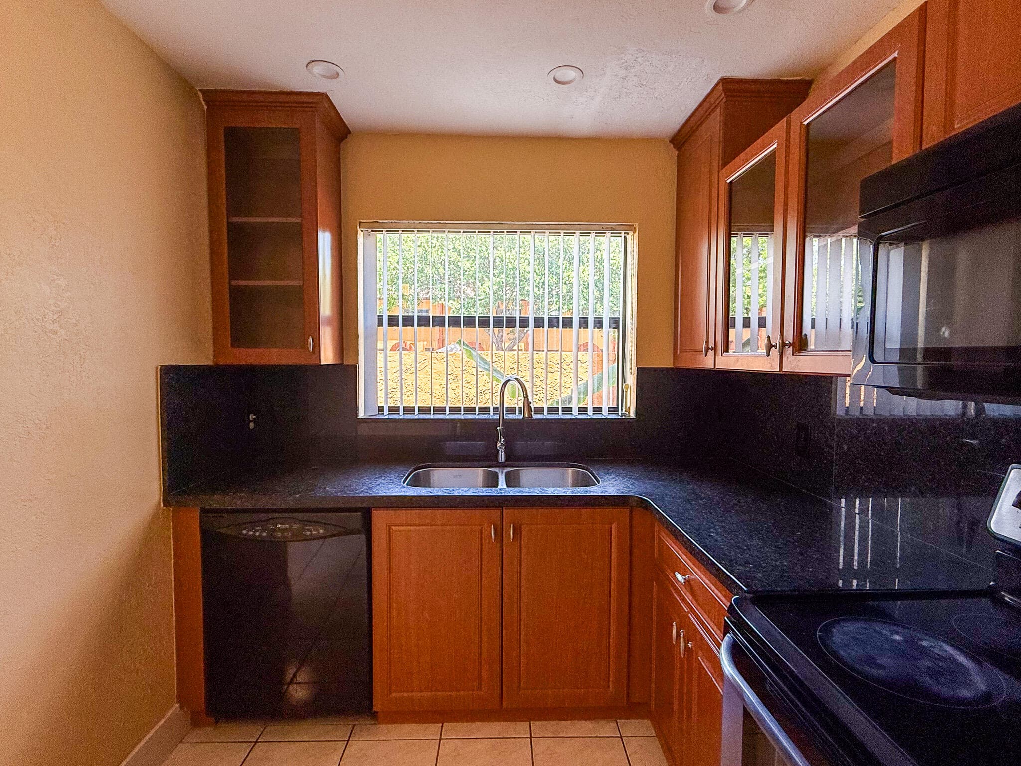 4567 NW 90th Avenue, Sunrise, FL 33351 — photo 5 of 27