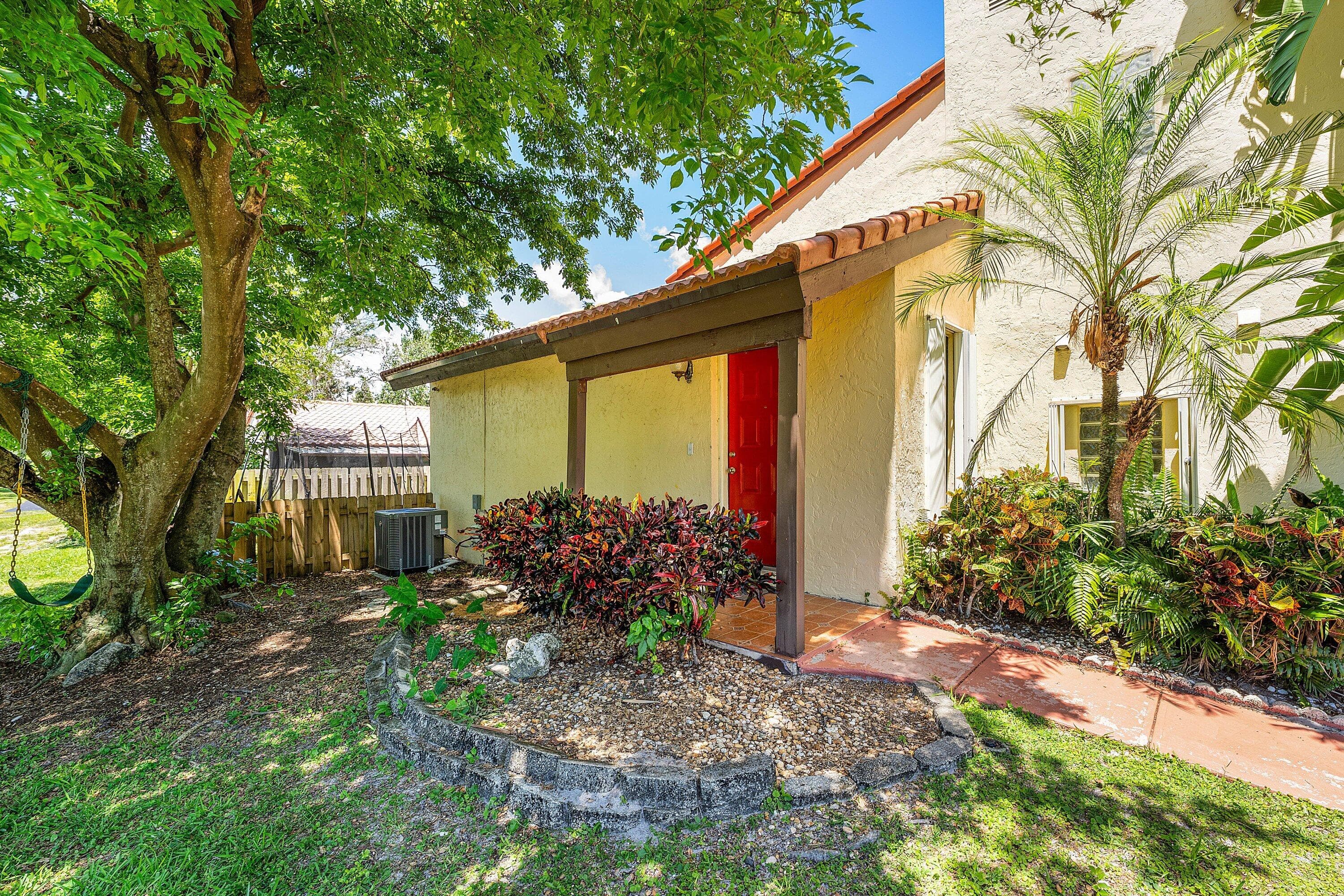 2810 Sand Pines Court, Lake Worth, FL 33462 — photo 3 of 37