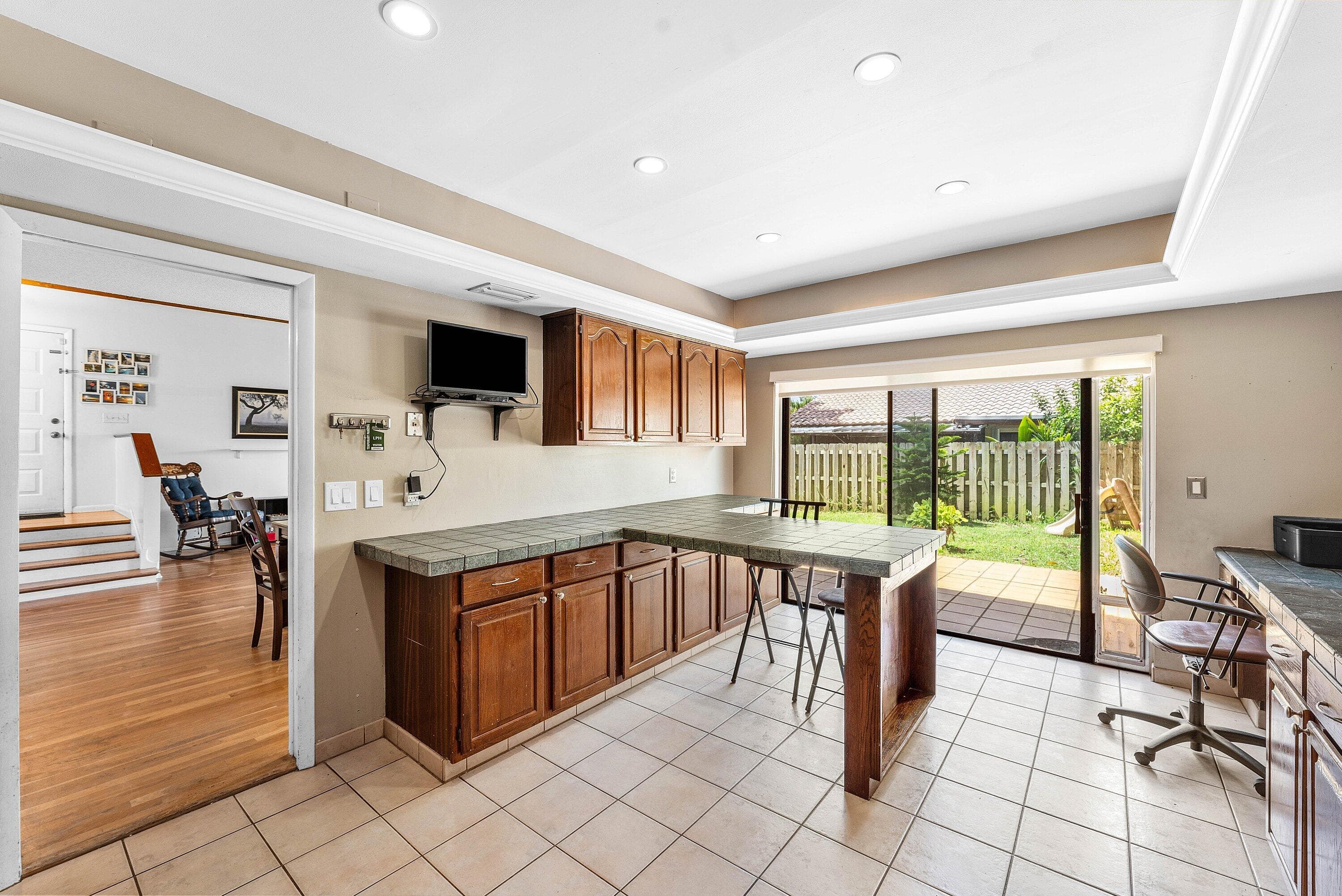 2810 Sand Pines Court, Lake Worth, FL 33462 — photo 12 of 37