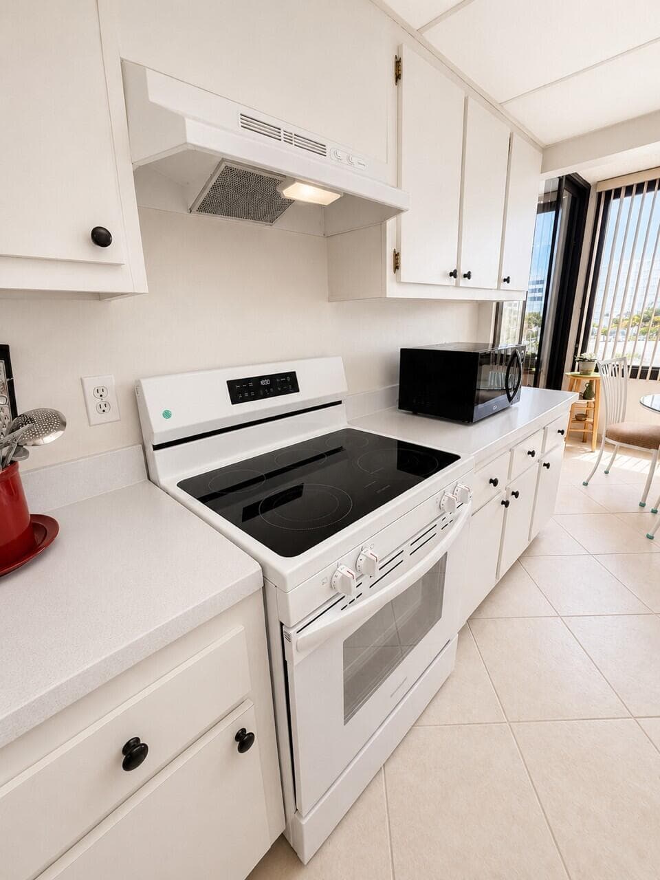 3589 S Ocean Boulevard 404, South Palm Beach, FL 33480 — photo 19 of 50