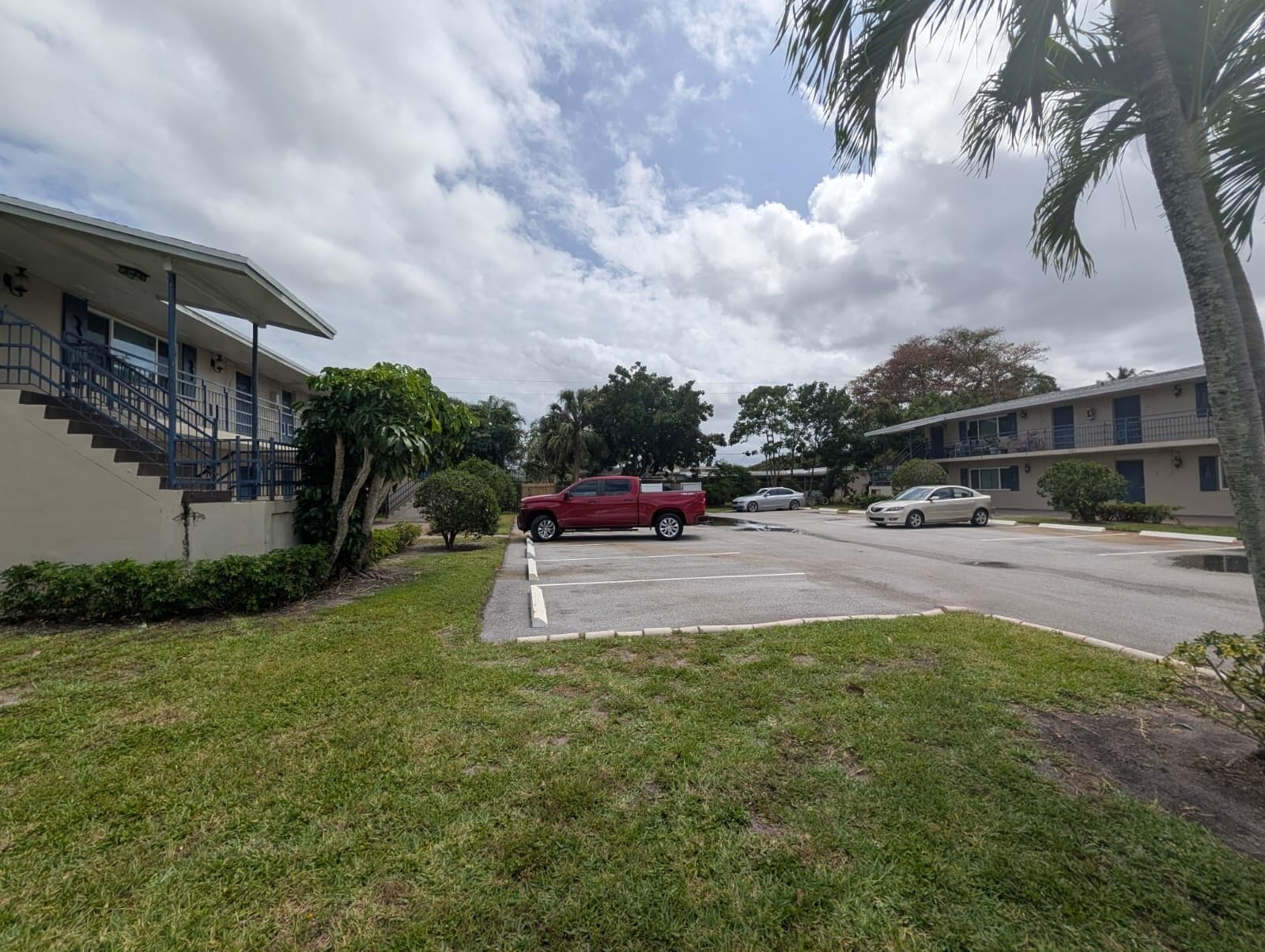 817 Lighthouse Drive Apt B, North Palm Beach, FL 33408 — photo 2 of 17