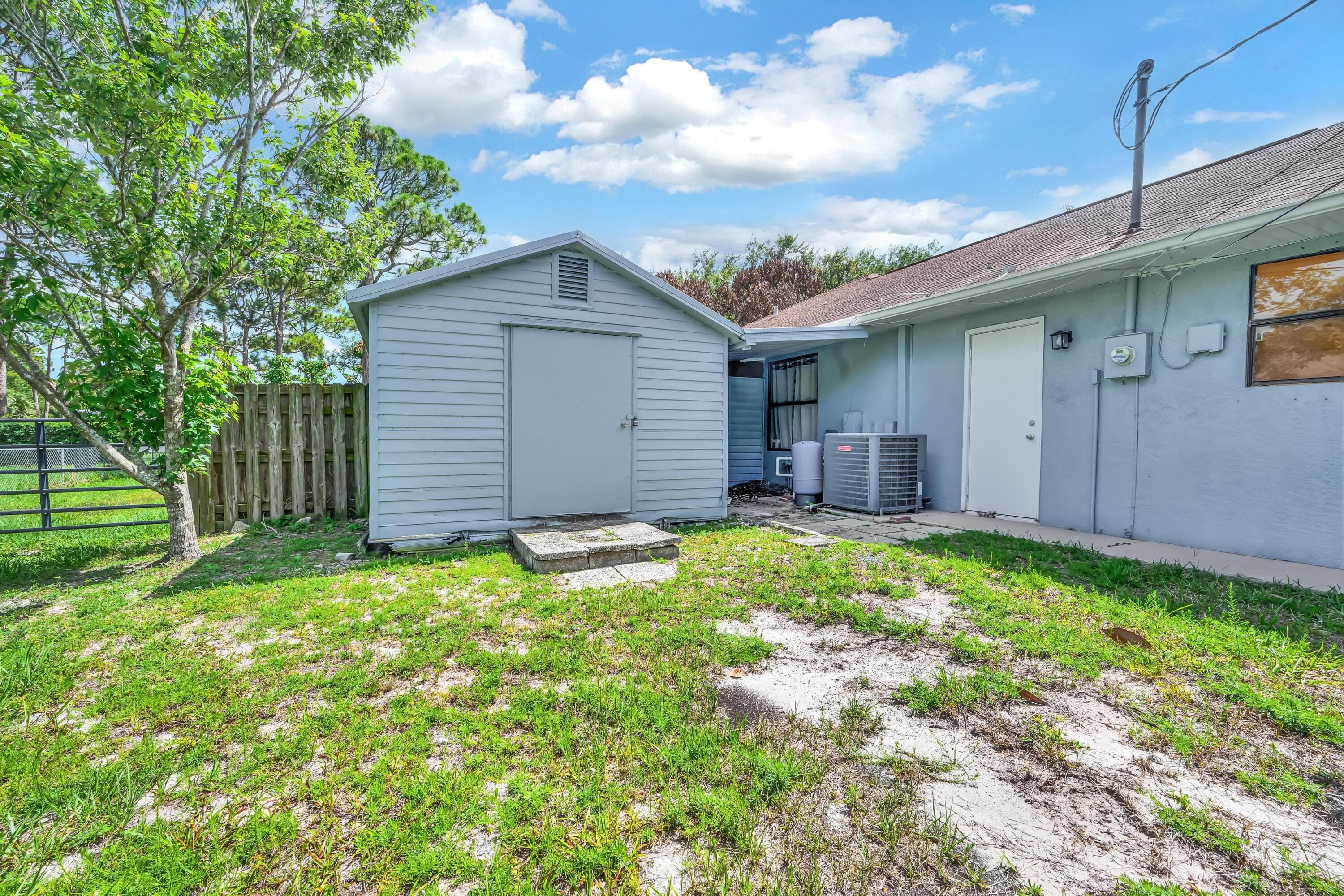 601 Howard Street, Fort Pierce, FL 34982 — photo 3 of 34