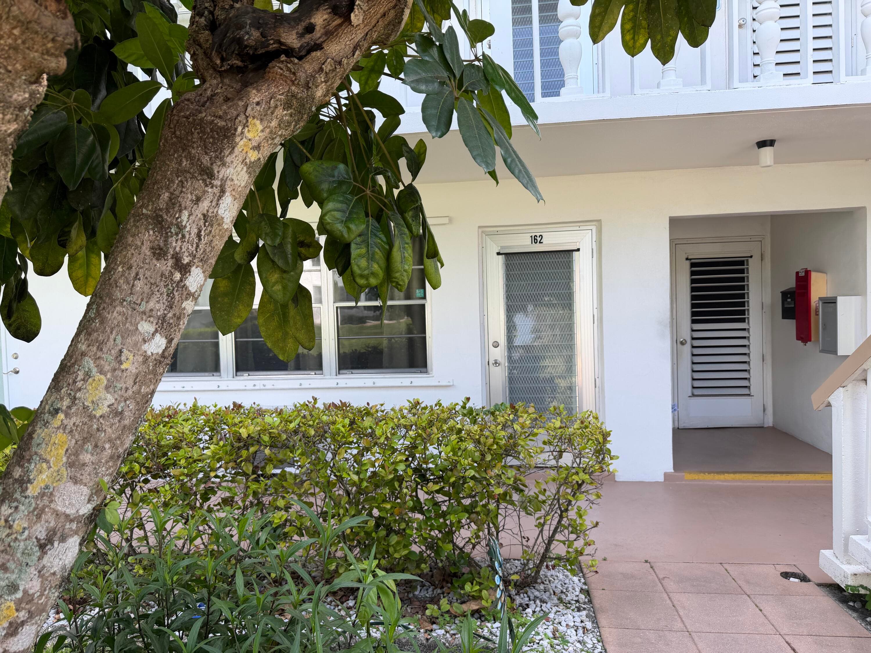 162 Windsor H, West Palm Beach, FL 33417 — photo 1 of 30