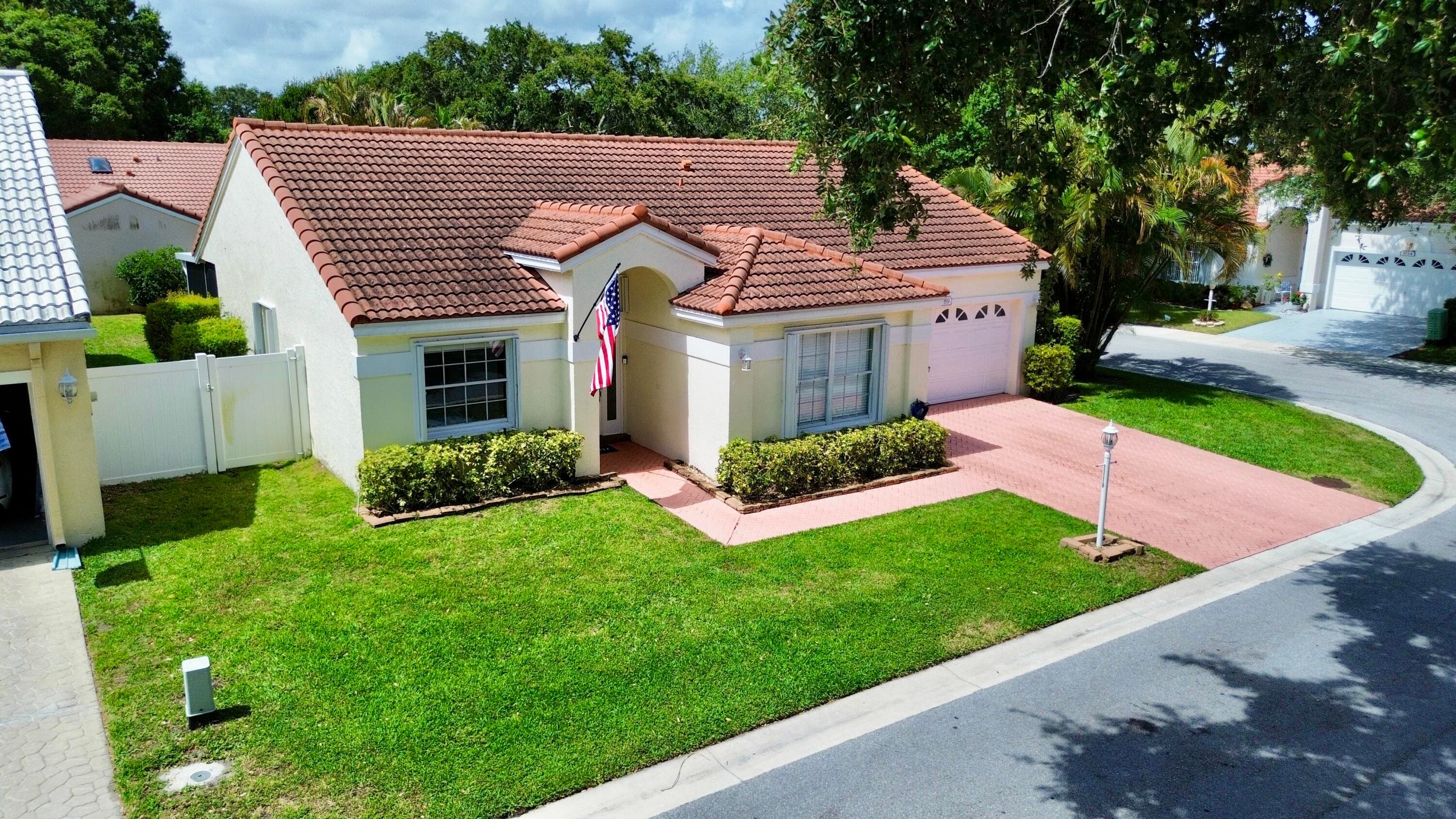 10189 Balsa Way, Palm Beach Gardens, FL 33410 — photo 1 of 46