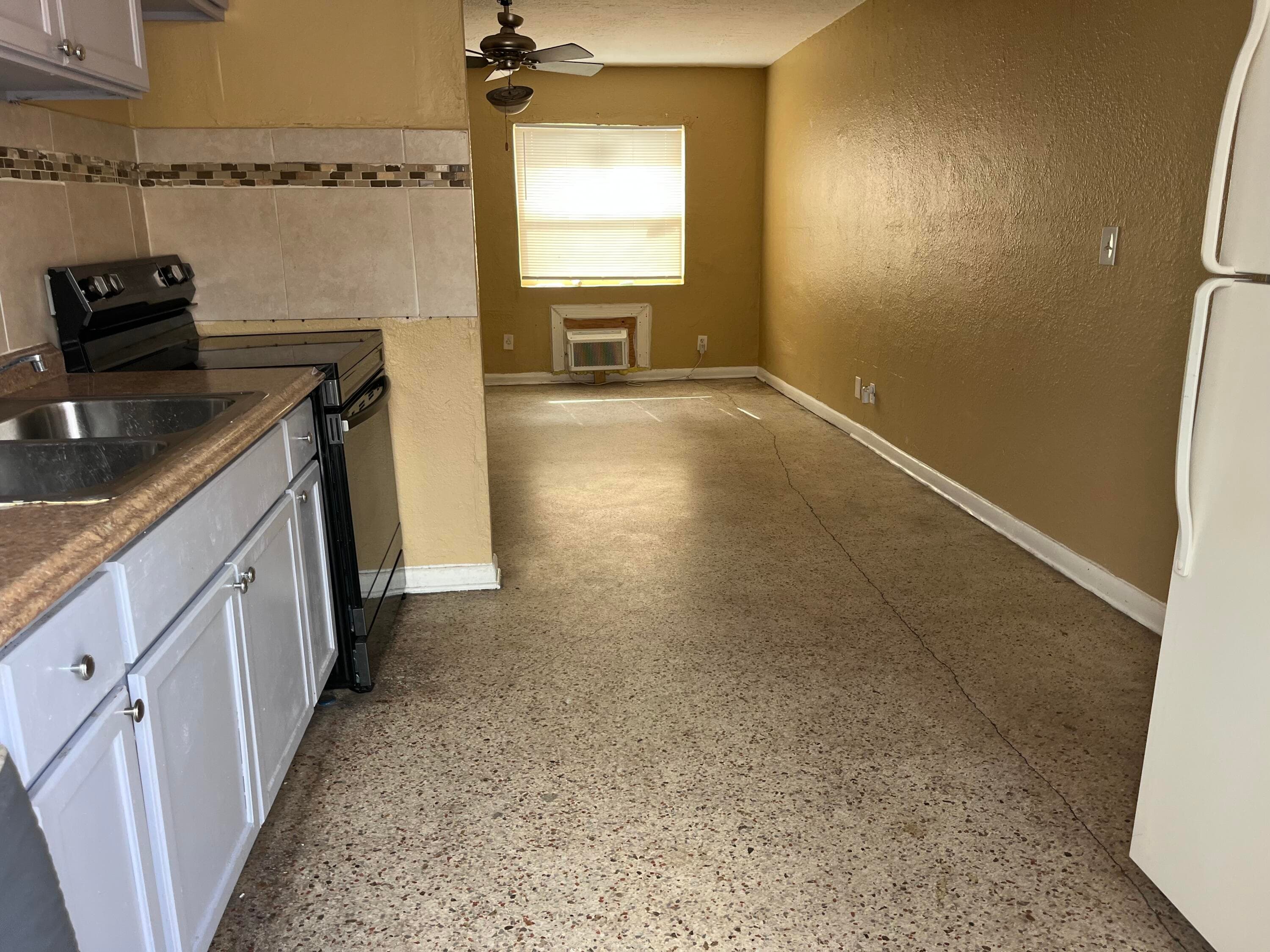 633 W 9th Street B, Riviera Beach, FL 33404 — photo 4 of 7