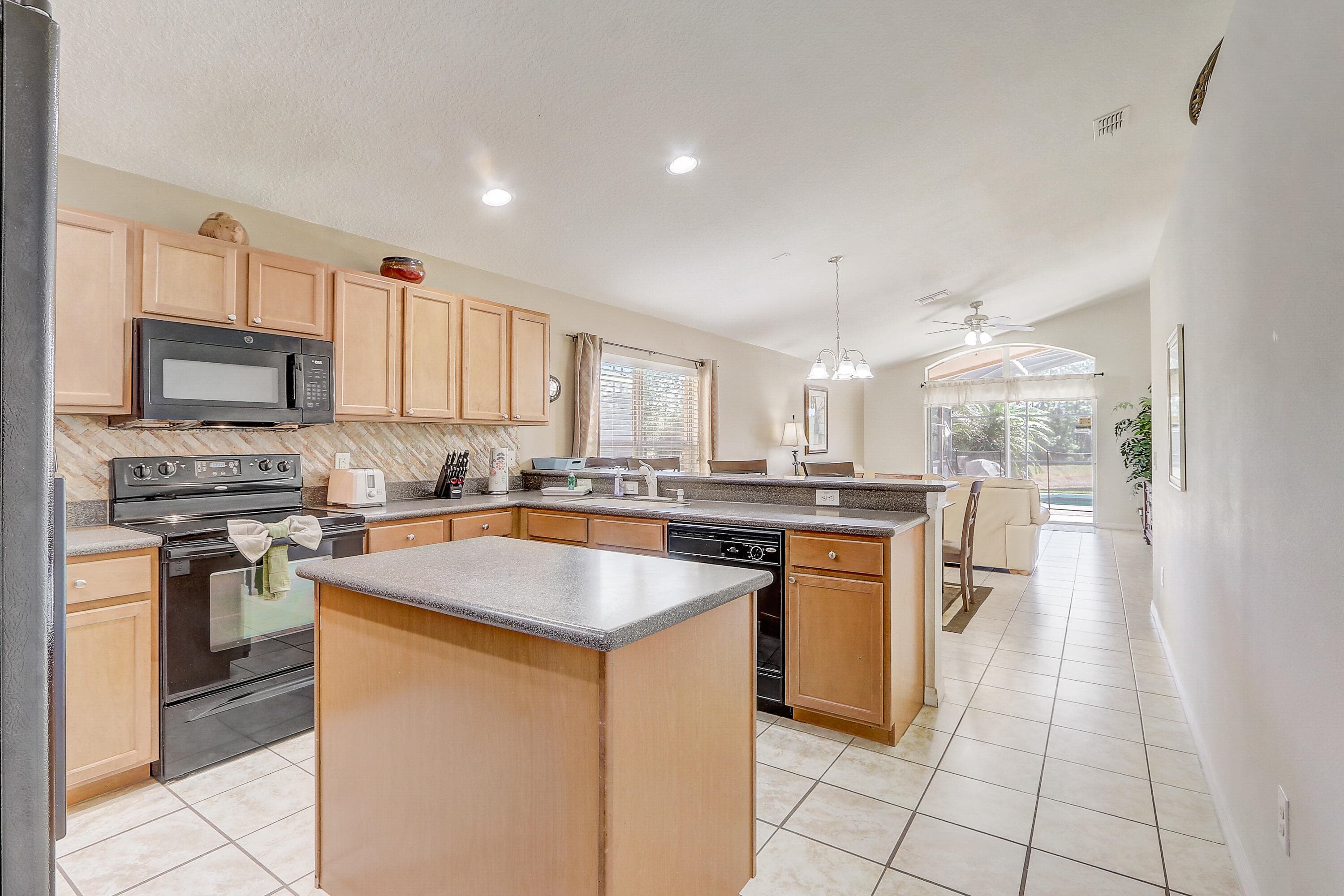 927 Orange Cosmos Boulevard, Davenport, FL 33837 — photo 9 of 63