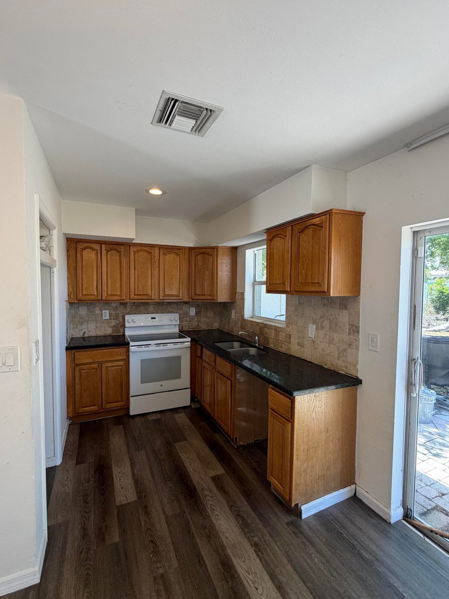 641 SW 14th Court, Deerfield Beach, FL 33441 — photo 5 of 11
