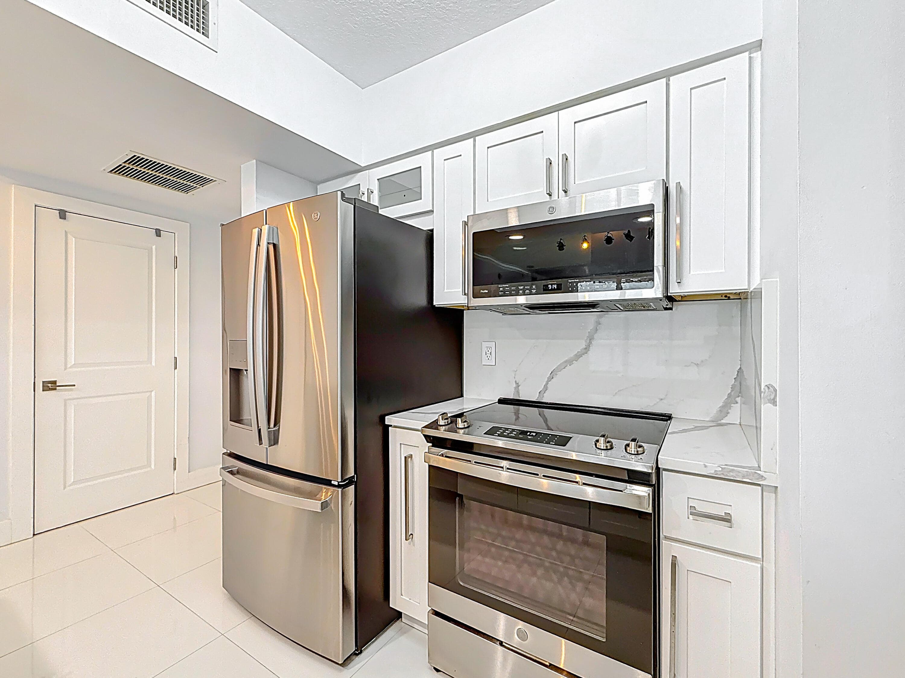 347 N New River Dr Drive E 706, Fort Lauderdale, FL 33301 — photo 11 of 37