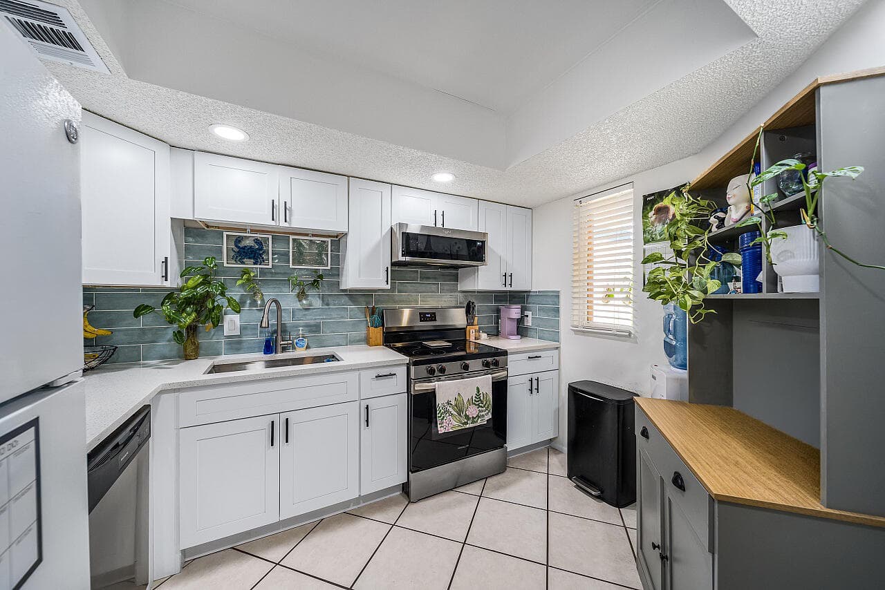 1507 SE Royal Green Circle 102, Port St. Lucie, FL 34952 — photo 3 of 21