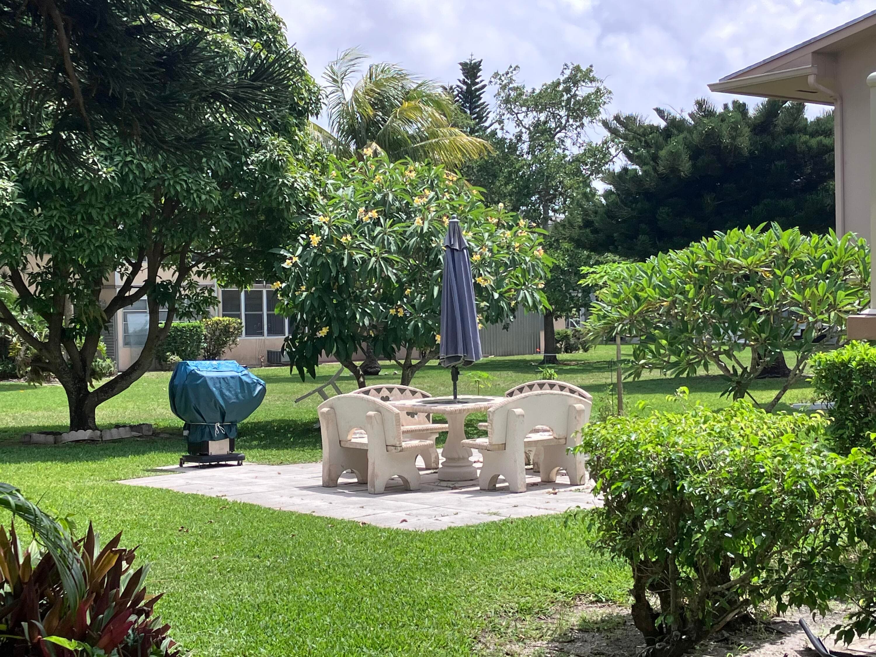 32 Salisbury B, West Palm Beach, FL 33417 — photo 17 of 20