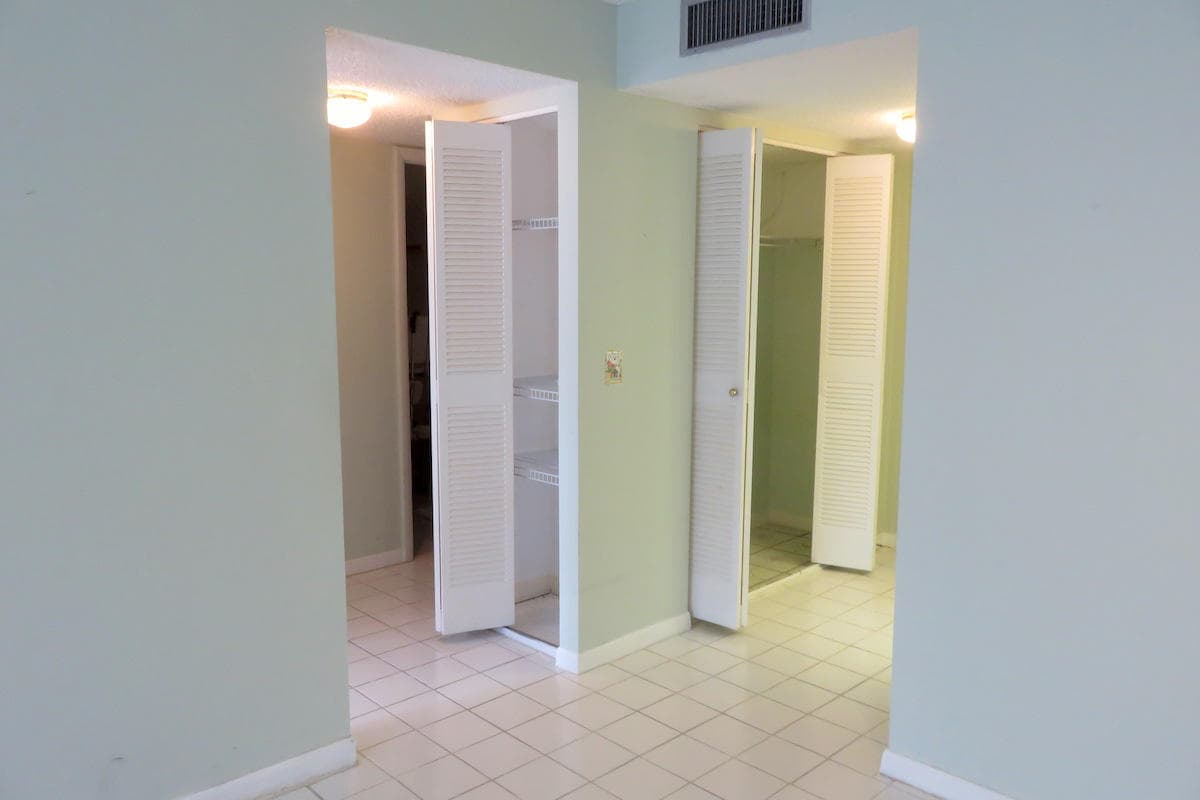 470 Executive Center Drive 2k, West Palm Beach, FL 33401 — photo 5 of 24