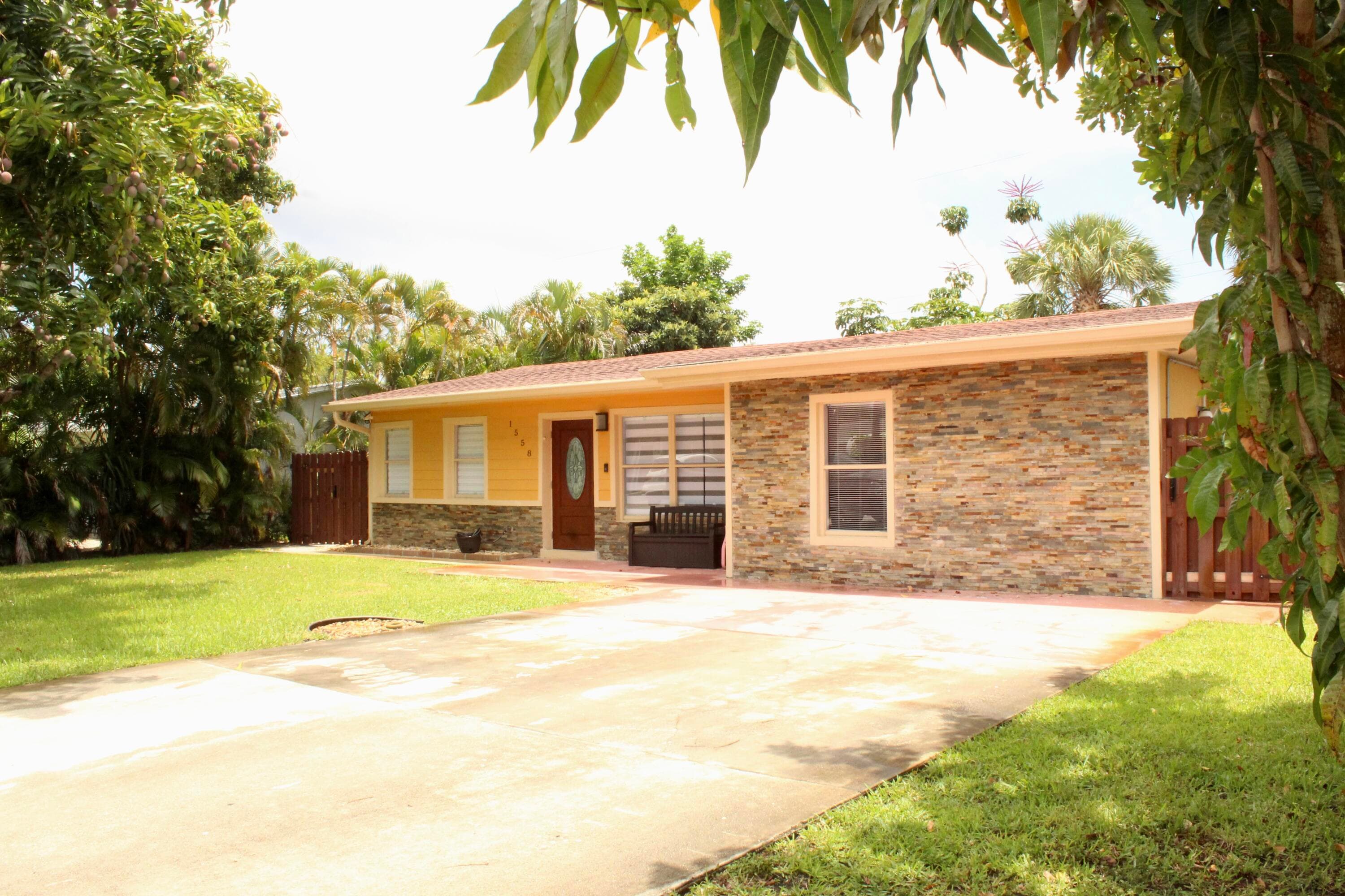 1558 NE 30th Street, Pompano Beach, FL 33064 — photo 3 of 36