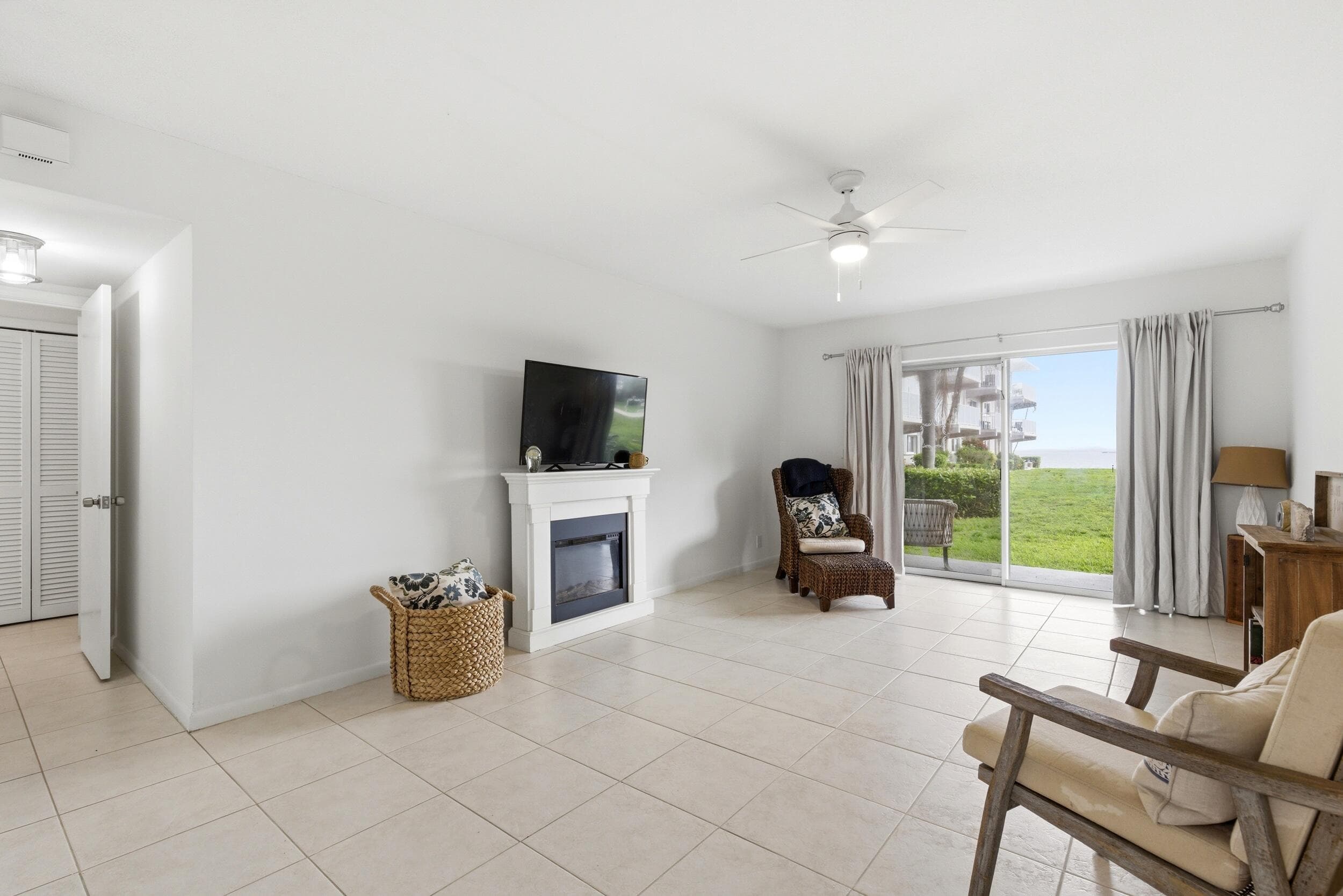 311 E Ocean Avenue 104, Lantana, FL 33462 — photo 5 of 34