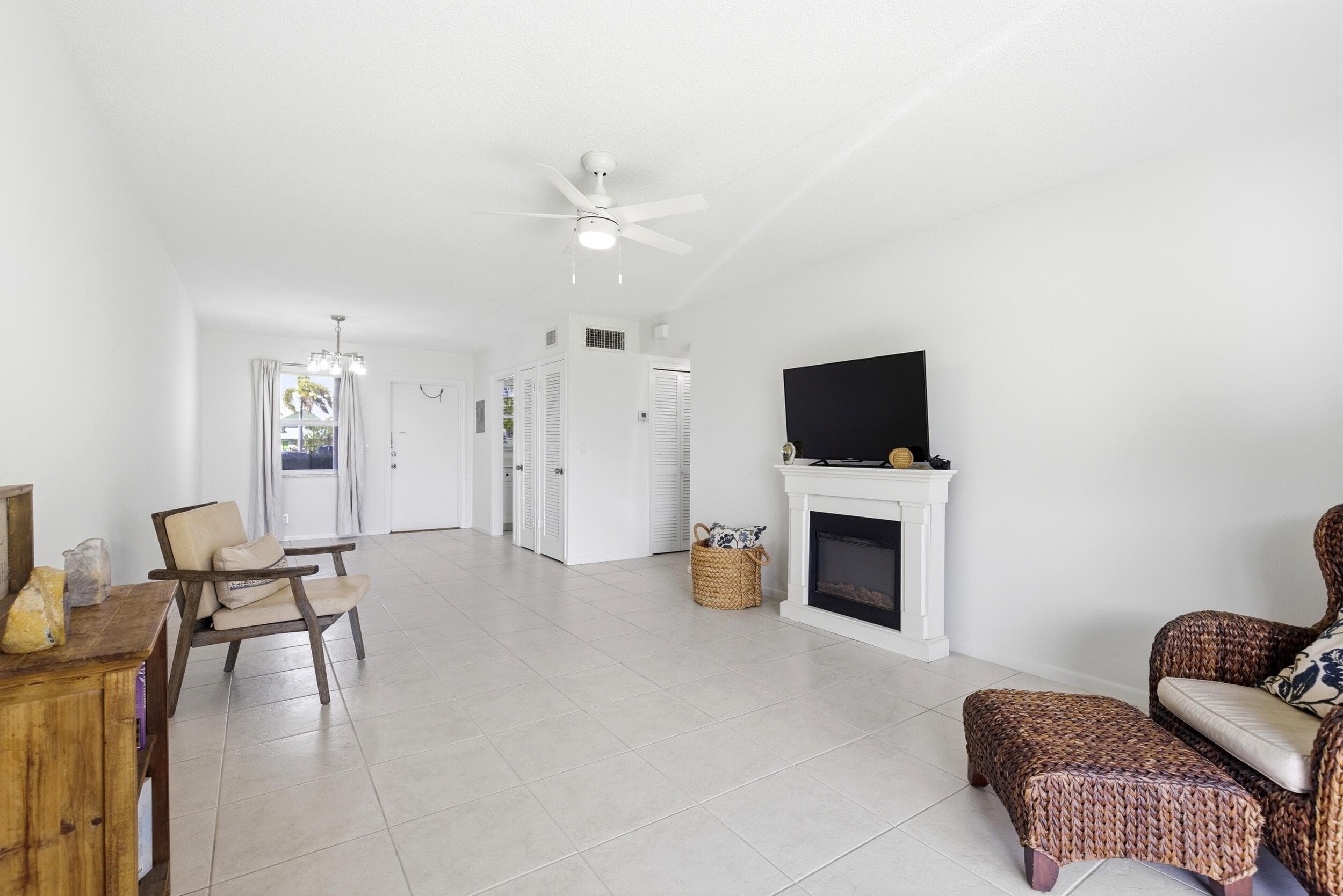 311 E Ocean Avenue 104, Lantana, FL 33462 — photo 8 of 34