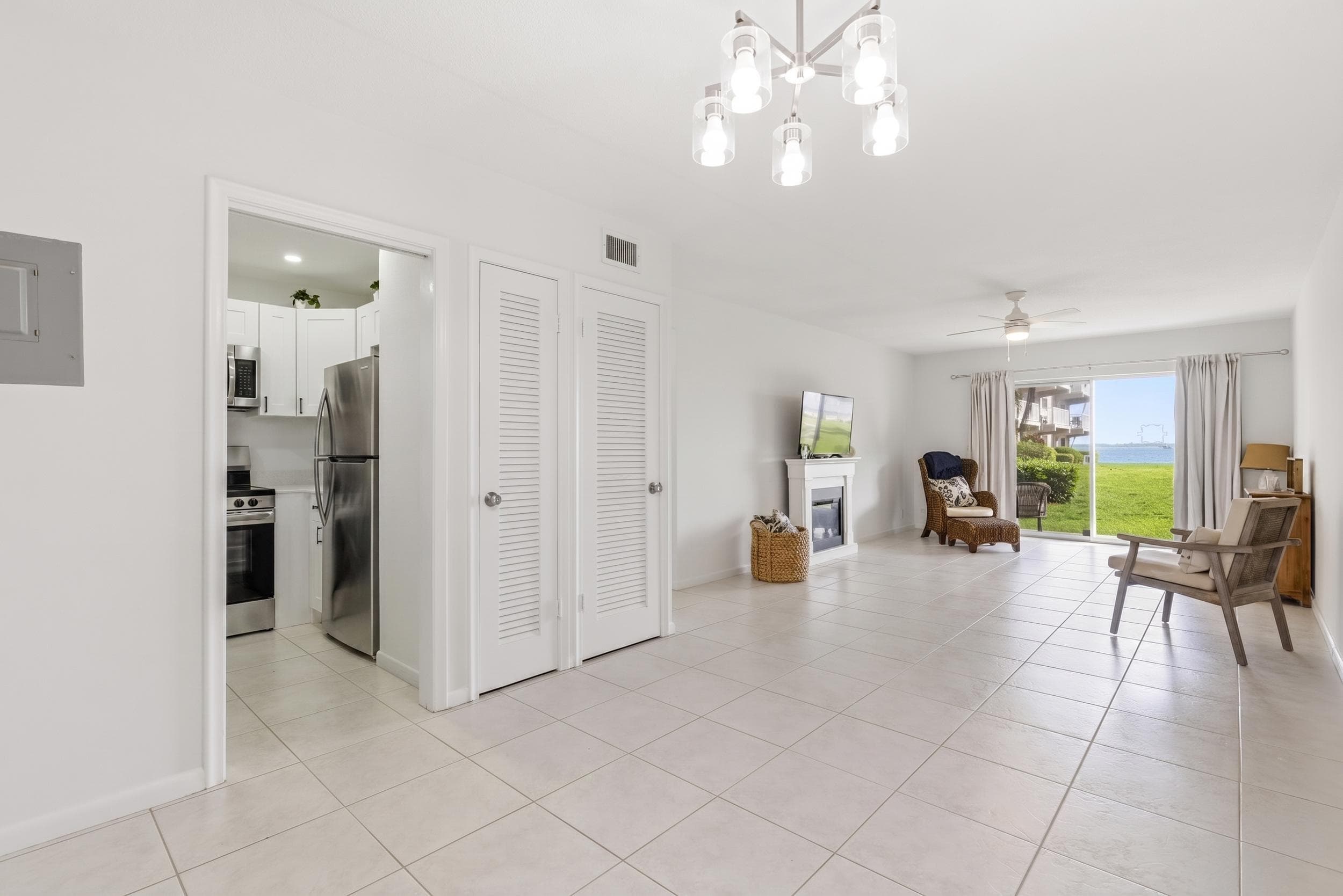 311 E Ocean Avenue 104, Lantana, FL 33462 — photo 9 of 34