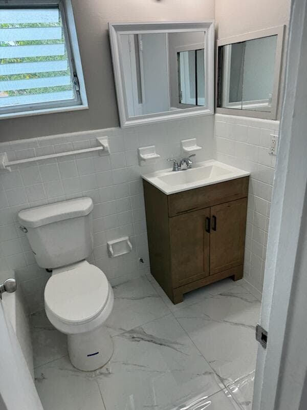 2285 NE 172nd Street 12, North Miami Beach, FL 33160 — photo 2 of 18