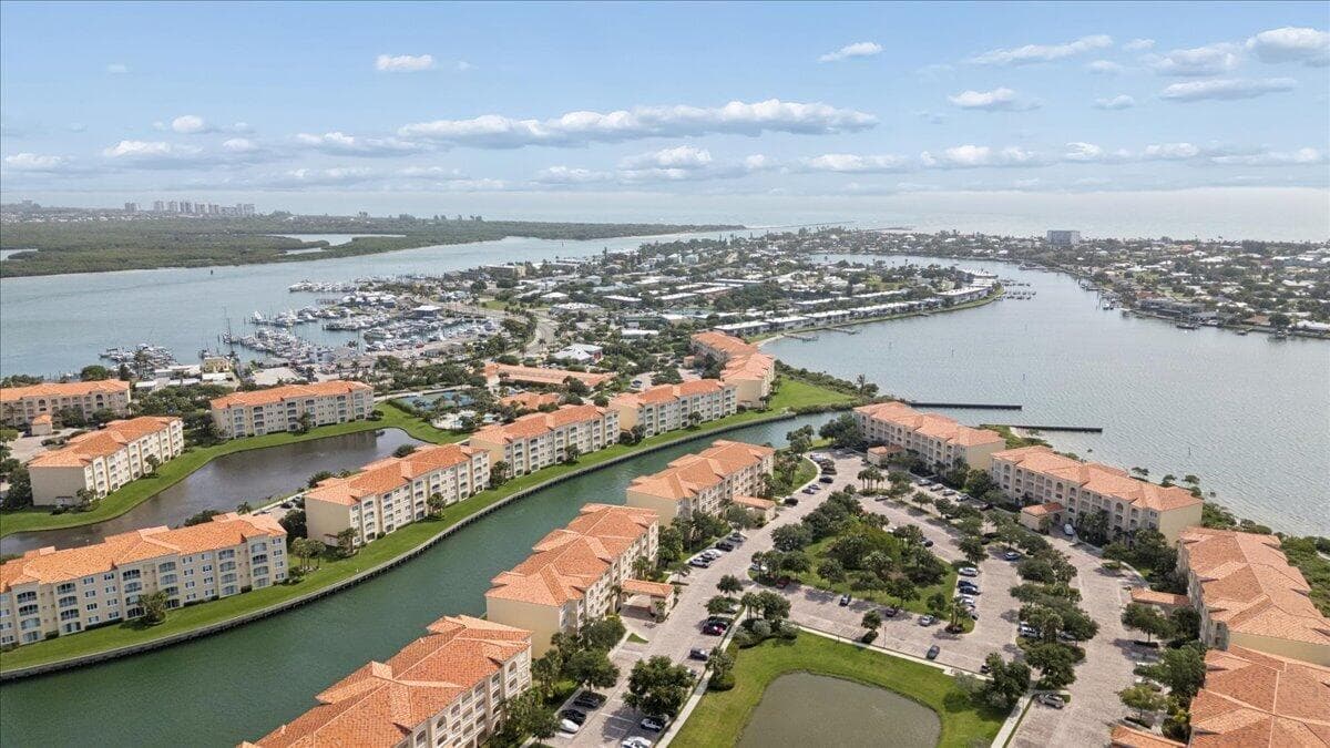 19 W Harbour Isle Dr Drive W 202, Fort Pierce, FL 34949 — photo 5 of 35