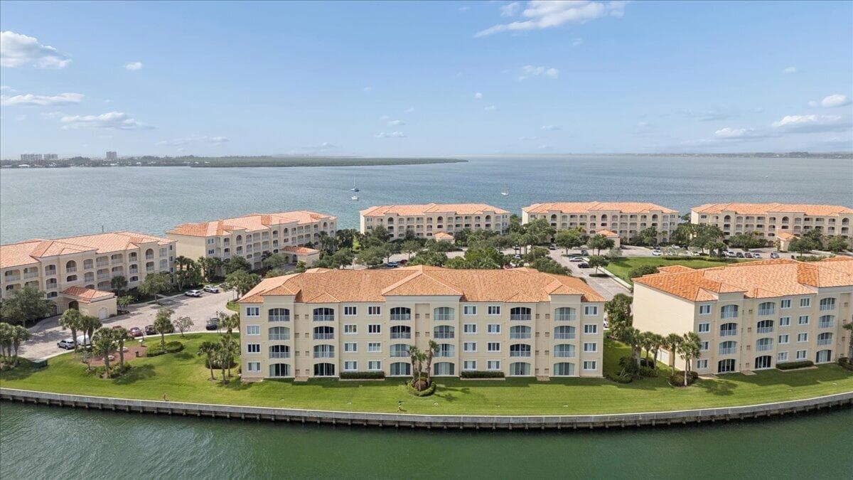 19 W Harbour Isle Dr Drive W 202, Fort Pierce, FL 34949 — photo 2 of 35