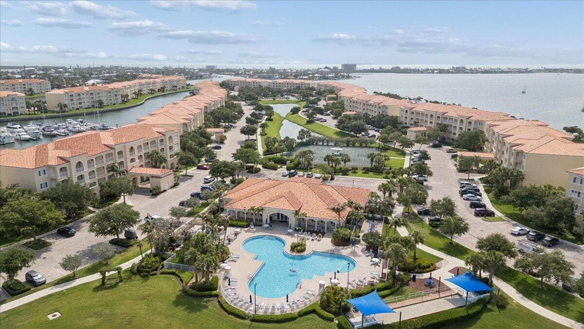 19 W Harbour Isle Dr Drive W 202, Fort Pierce, FL 34949 — photo 8 of 35