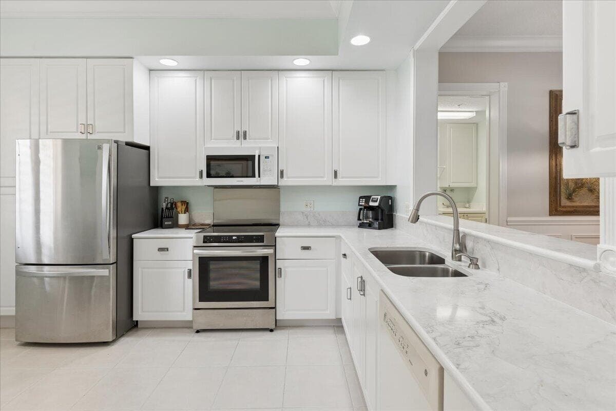 19 W Harbour Isle Dr Drive W 202, Fort Pierce, FL 34949 — photo 10 of 35