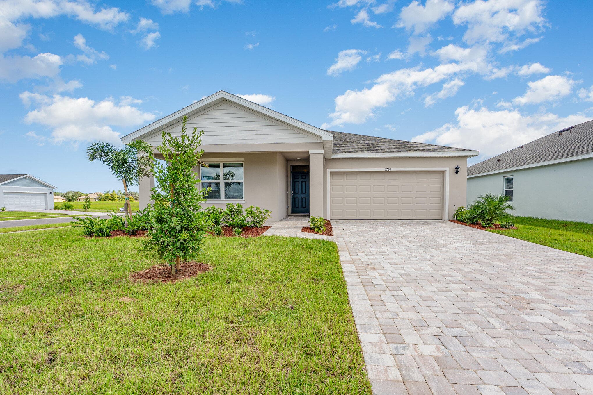 9085 Venetian Square, Vero Beach, FL 32966 — photo 1 of 1