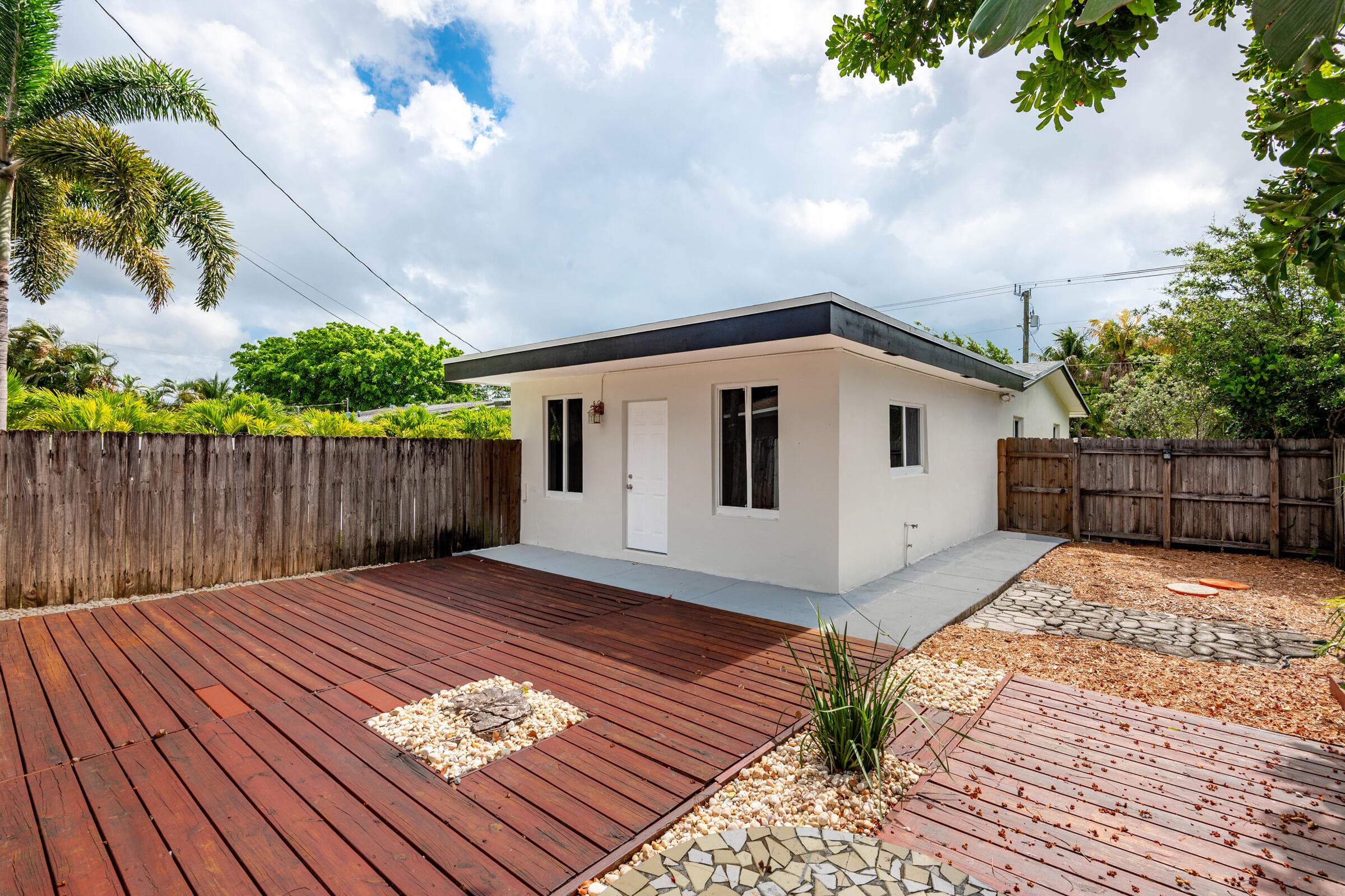 2733 NE 6th Avenue, Wilton Manors, FL 33334 — photo 37 of 47