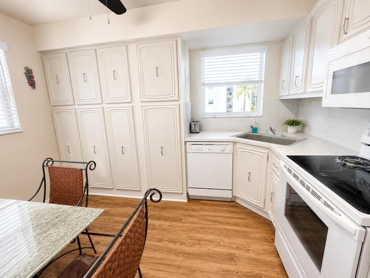 18 Colonial Club Drive 200, Boynton Beach, FL 33435 — photo 10 of 46
