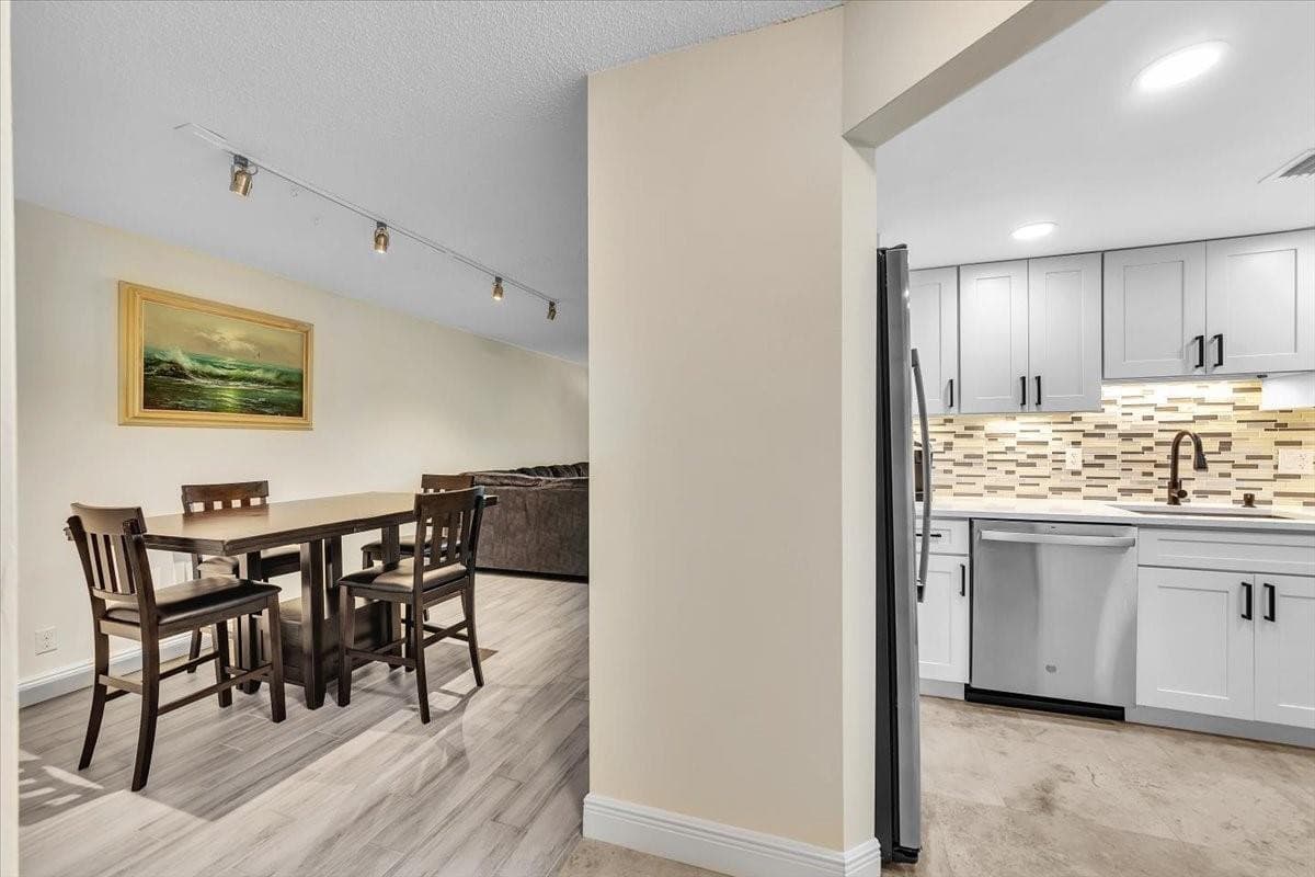 3909 N Ocean Boulevard 210, Fort Lauderdale, FL 33308 — photo 9 of 37