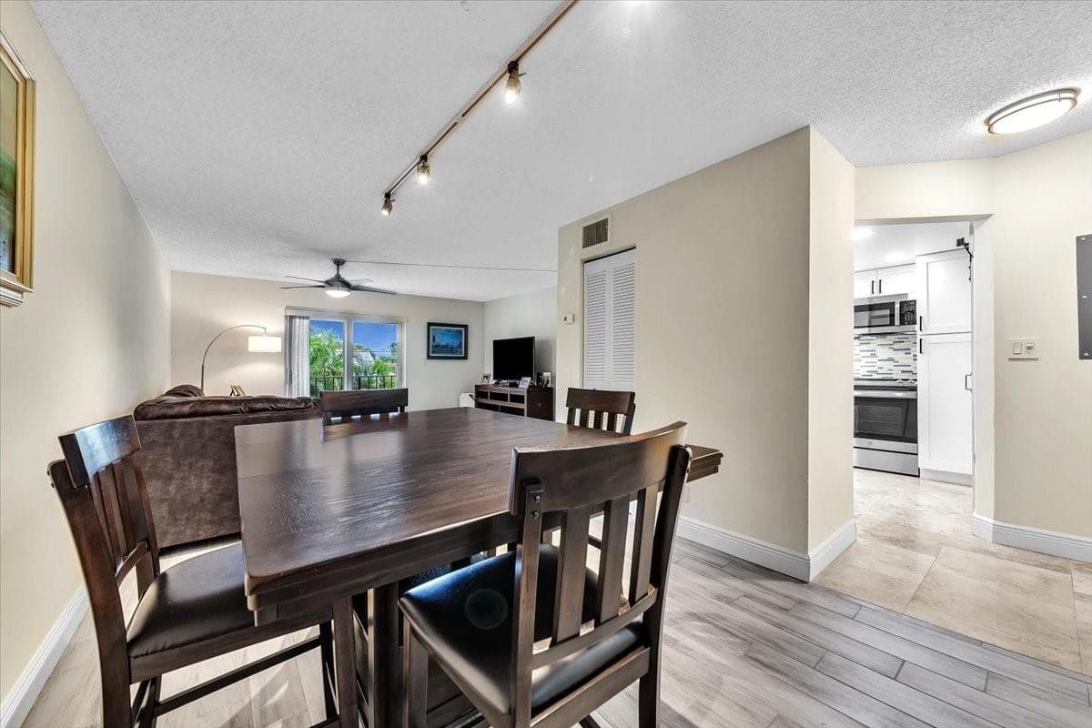 3909 N Ocean Boulevard 210, Fort Lauderdale, FL 33308 — photo 11 of 37