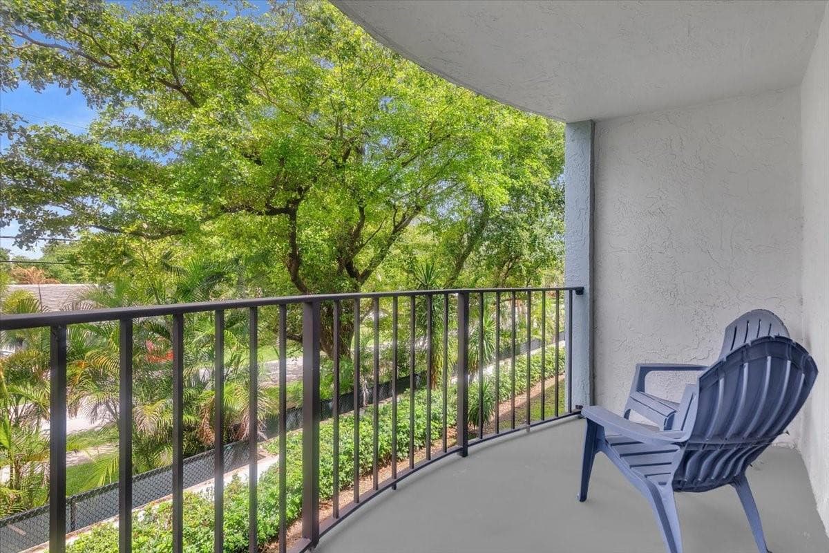3909 N Ocean Boulevard 210, Fort Lauderdale, FL 33308 — photo 22 of 37