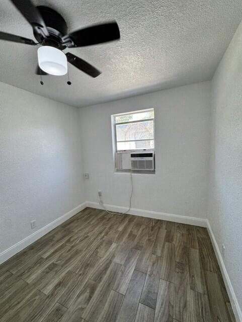 554 W 1st Street, Riviera Beach, FL 33404 — photo 6 of 11