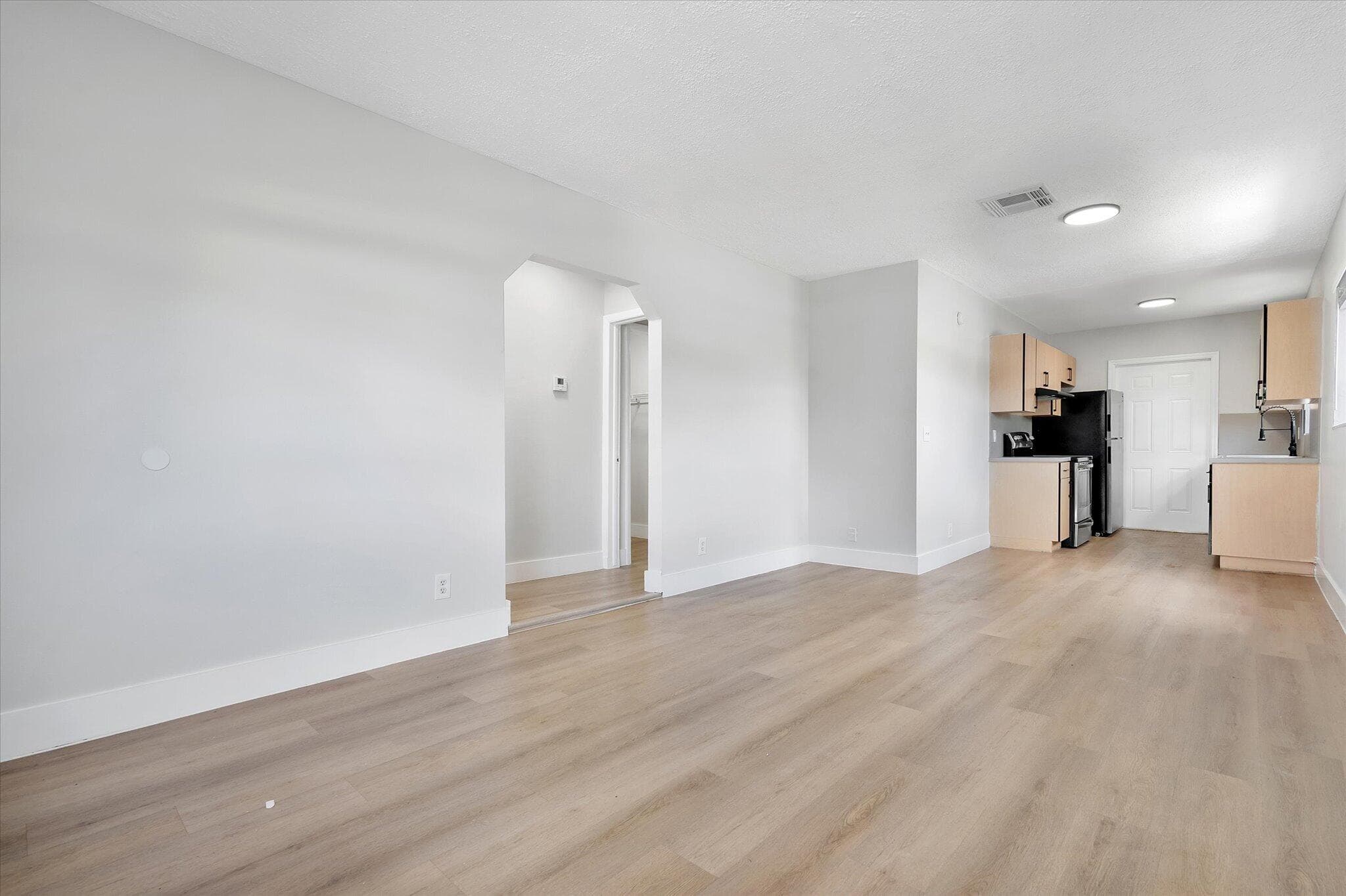 720 NE 7th Street 9, Hallandale Beach, FL 33009 — photo 12 of 32