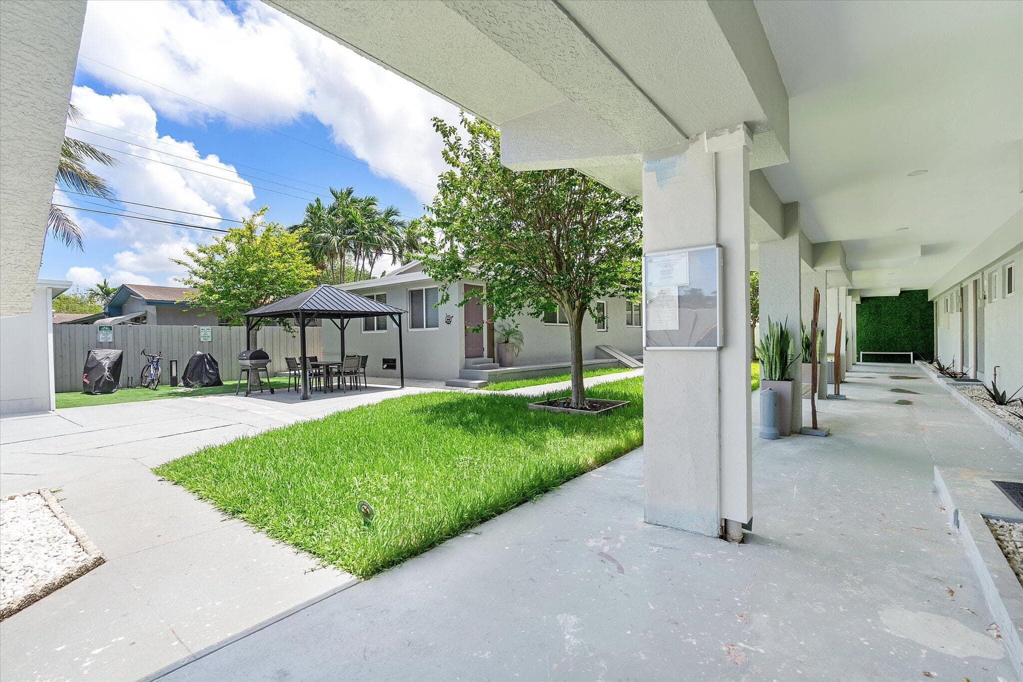 720 NE 7th Street 9, Hallandale Beach, FL 33009 — photo 28 of 32