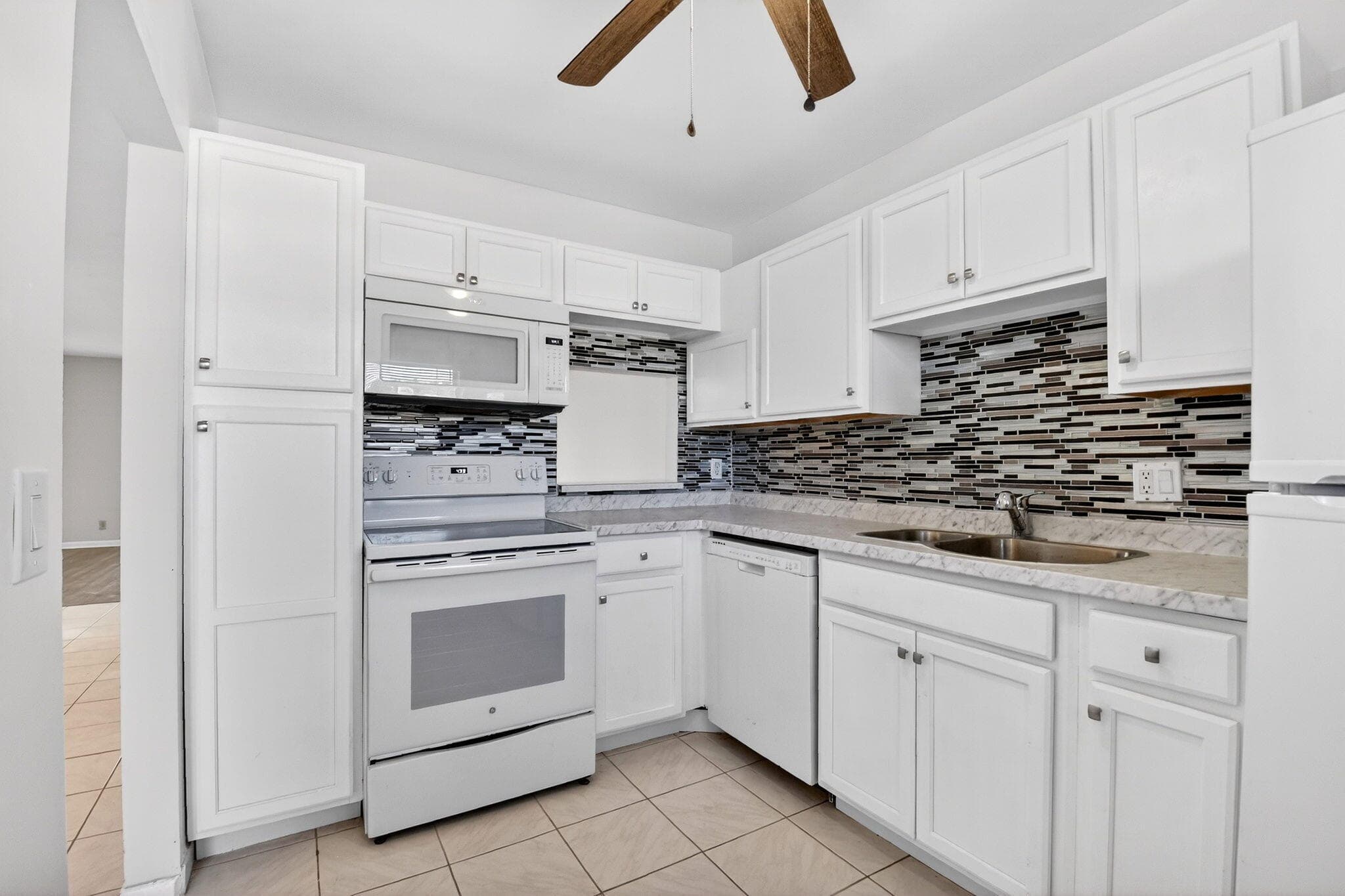 201 Oxford 600, West Palm Beach, FL 33417 — photo 1 of 45
